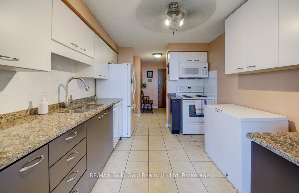 55 Green Valley Drive 1710 Property Photo 5