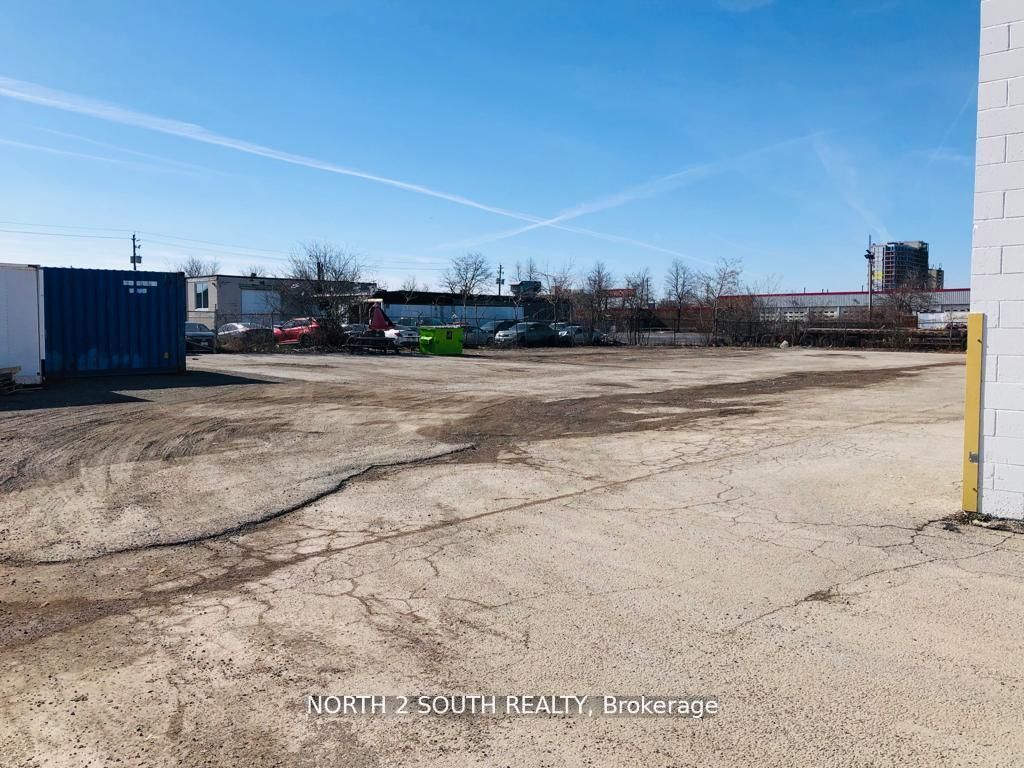 200 Arvin Avenue Yard Property Photo 4