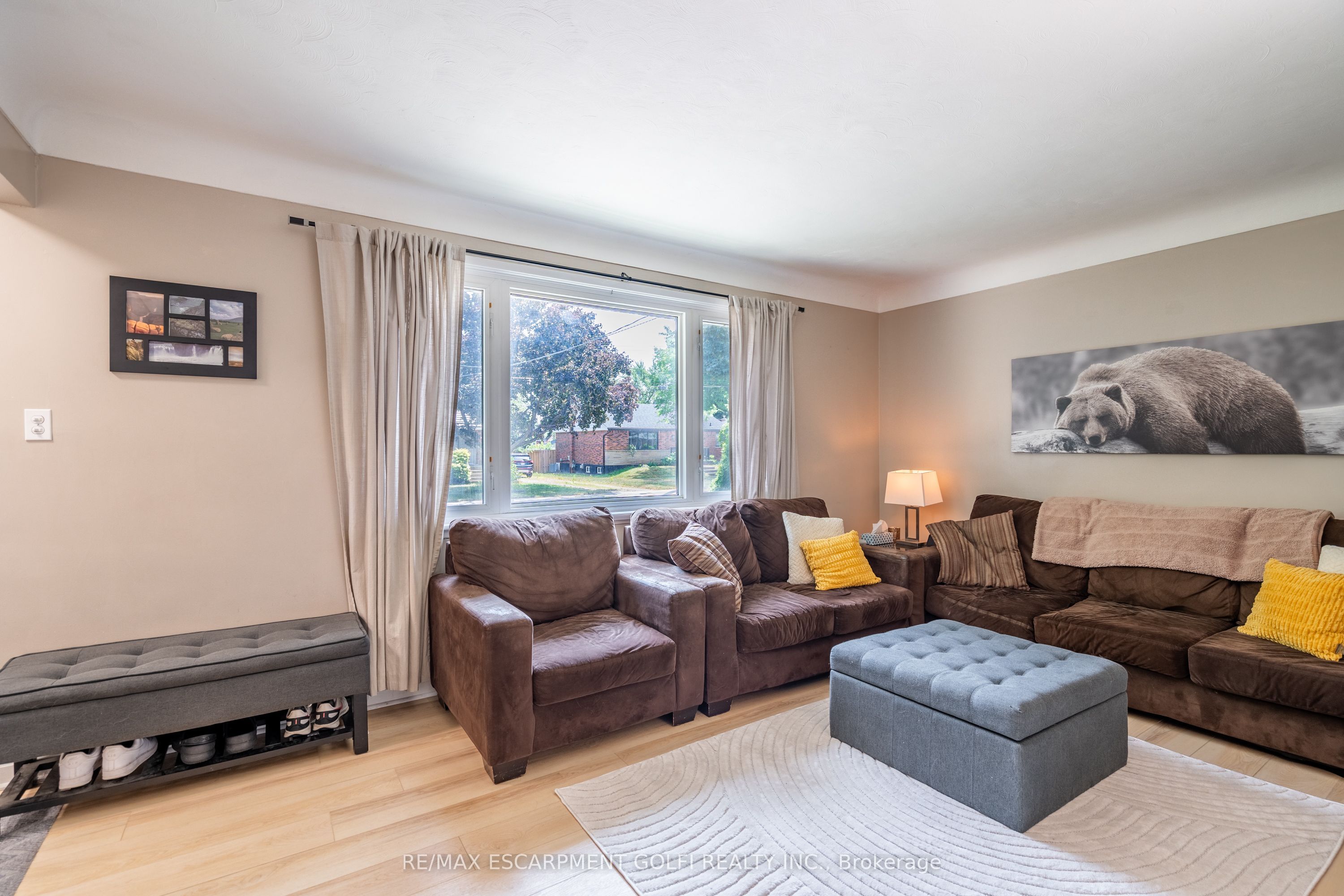 199 Fernwood Crescent Property Photo 6