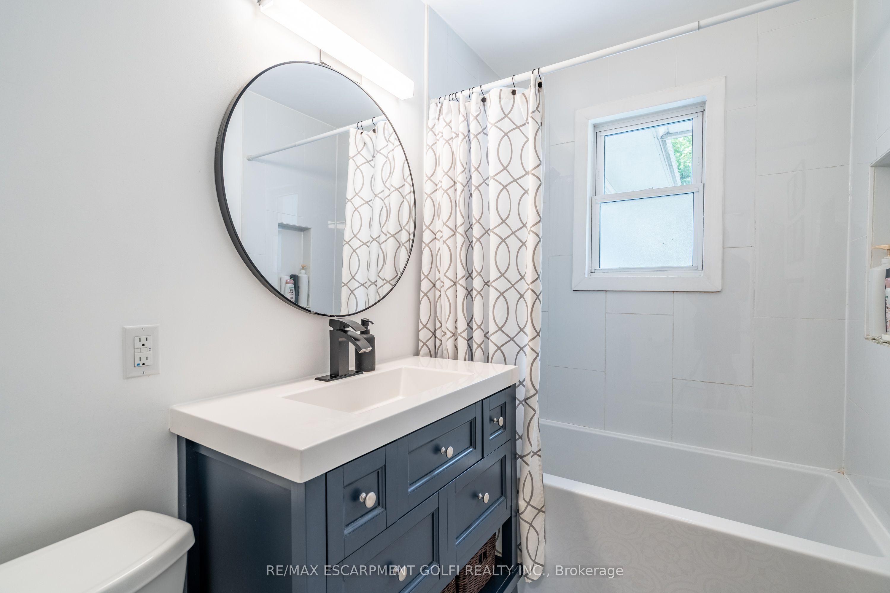 199 Fernwood Crescent Property Photo 9
