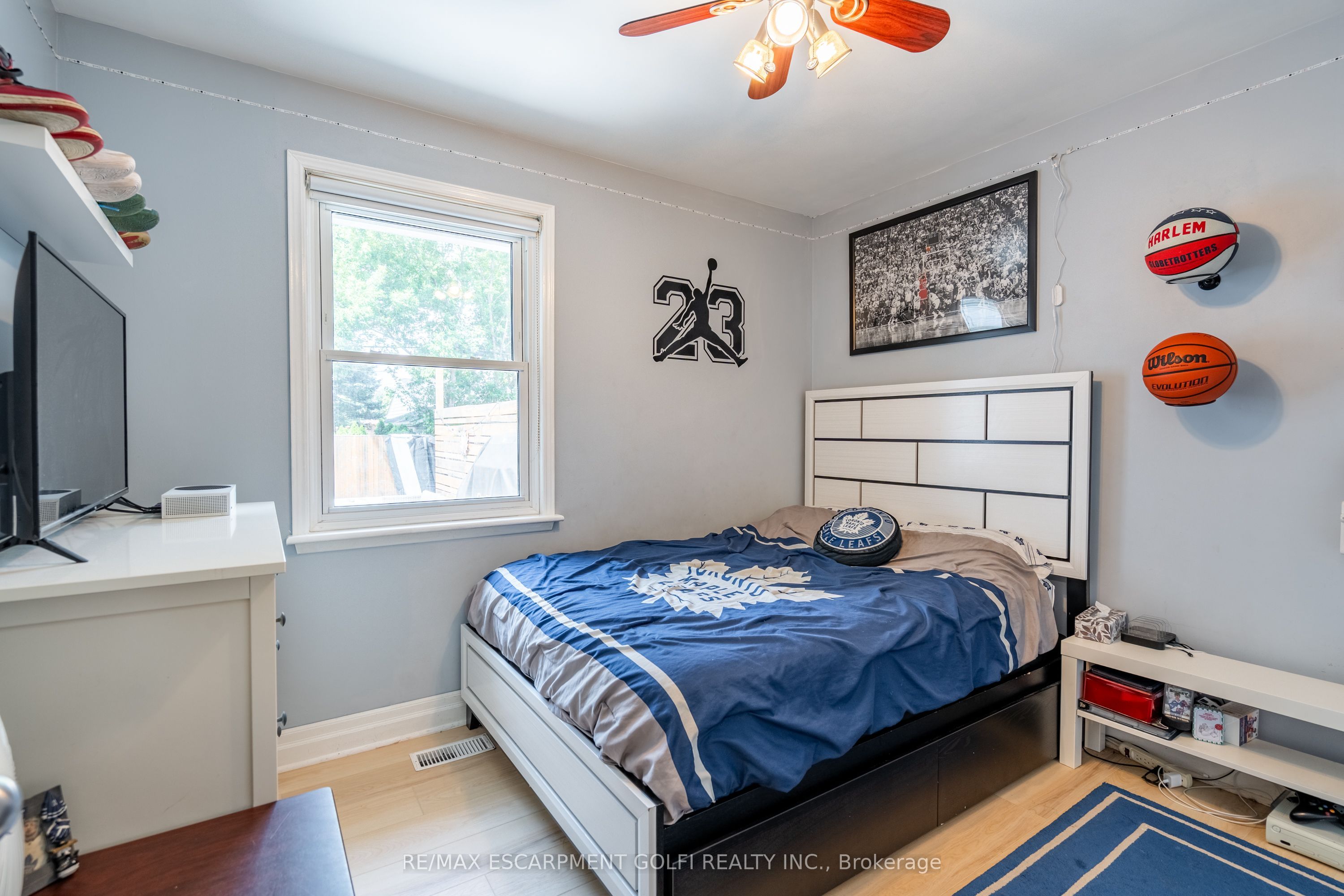 199 Fernwood Crescent Property Photo 10