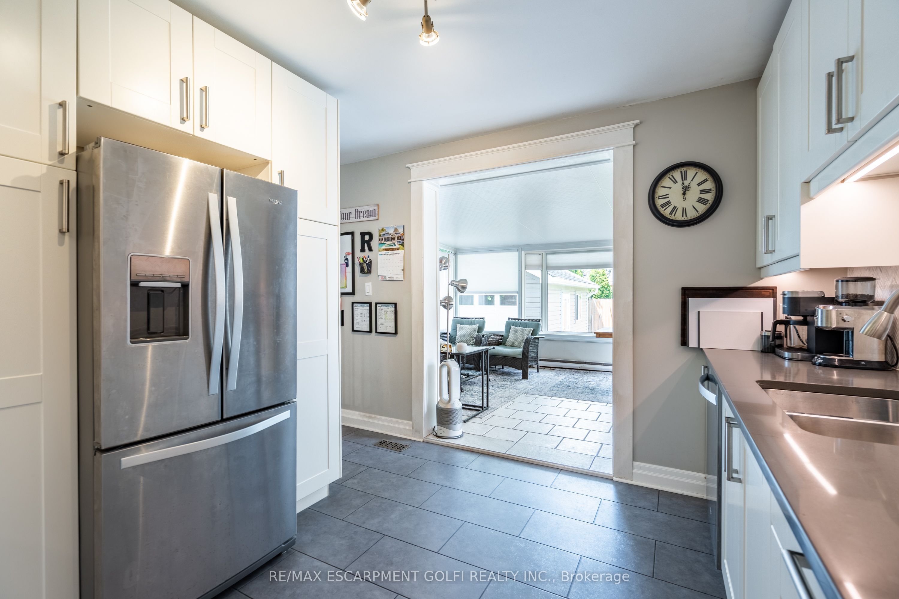 199 Fernwood Crescent Property Photo 14