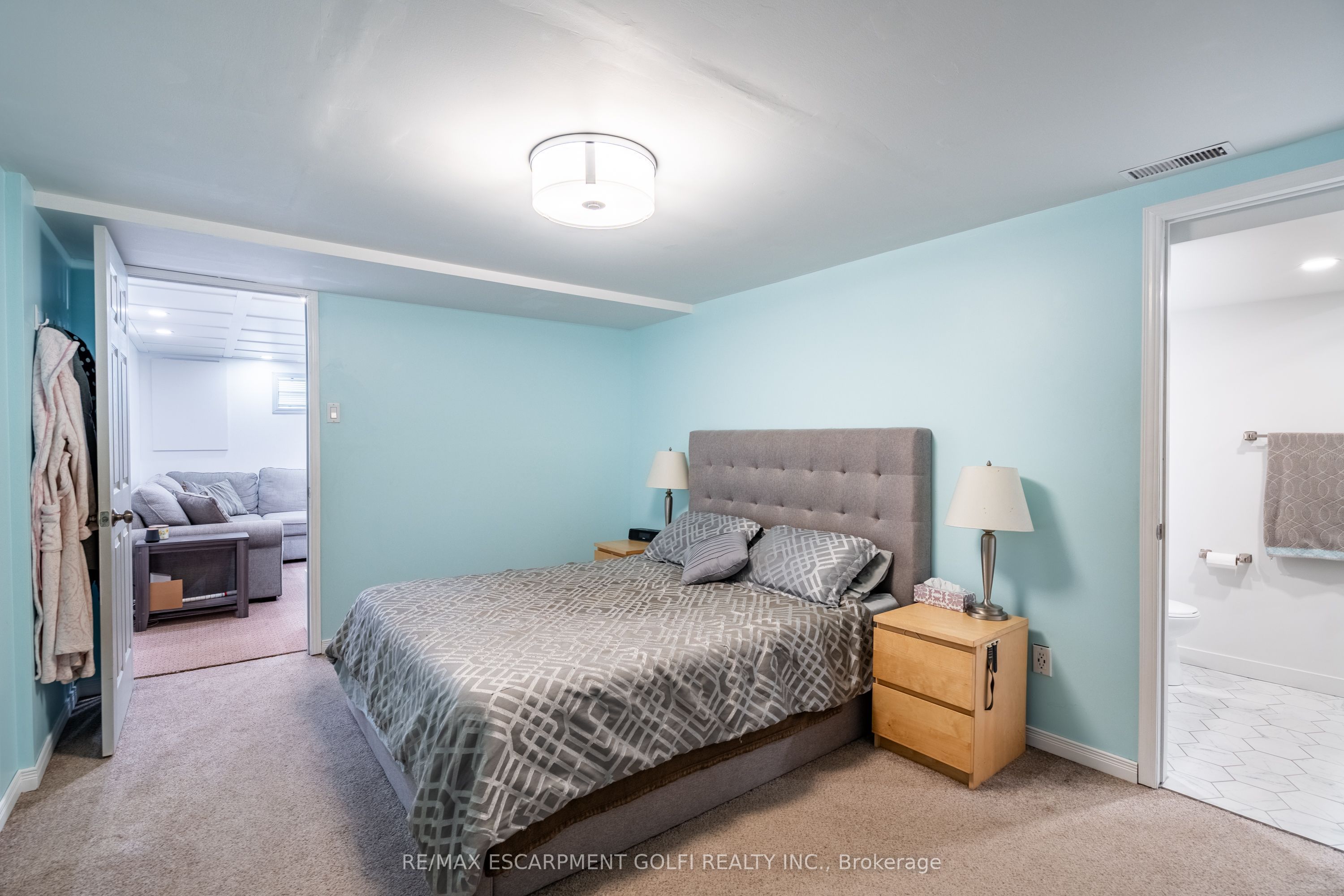 199 Fernwood Crescent Property Photo 25