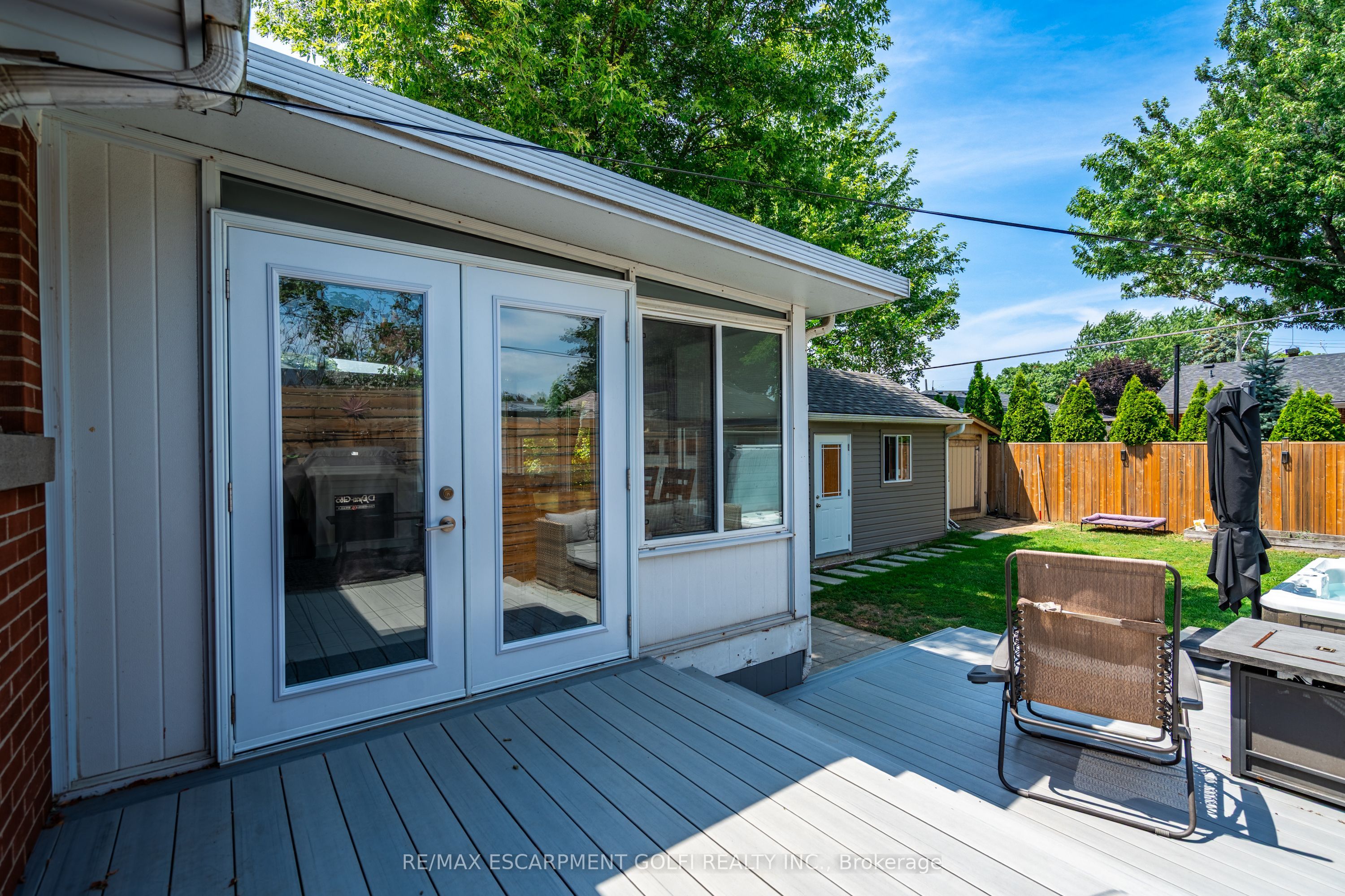 199 Fernwood Crescent Property Photo 30