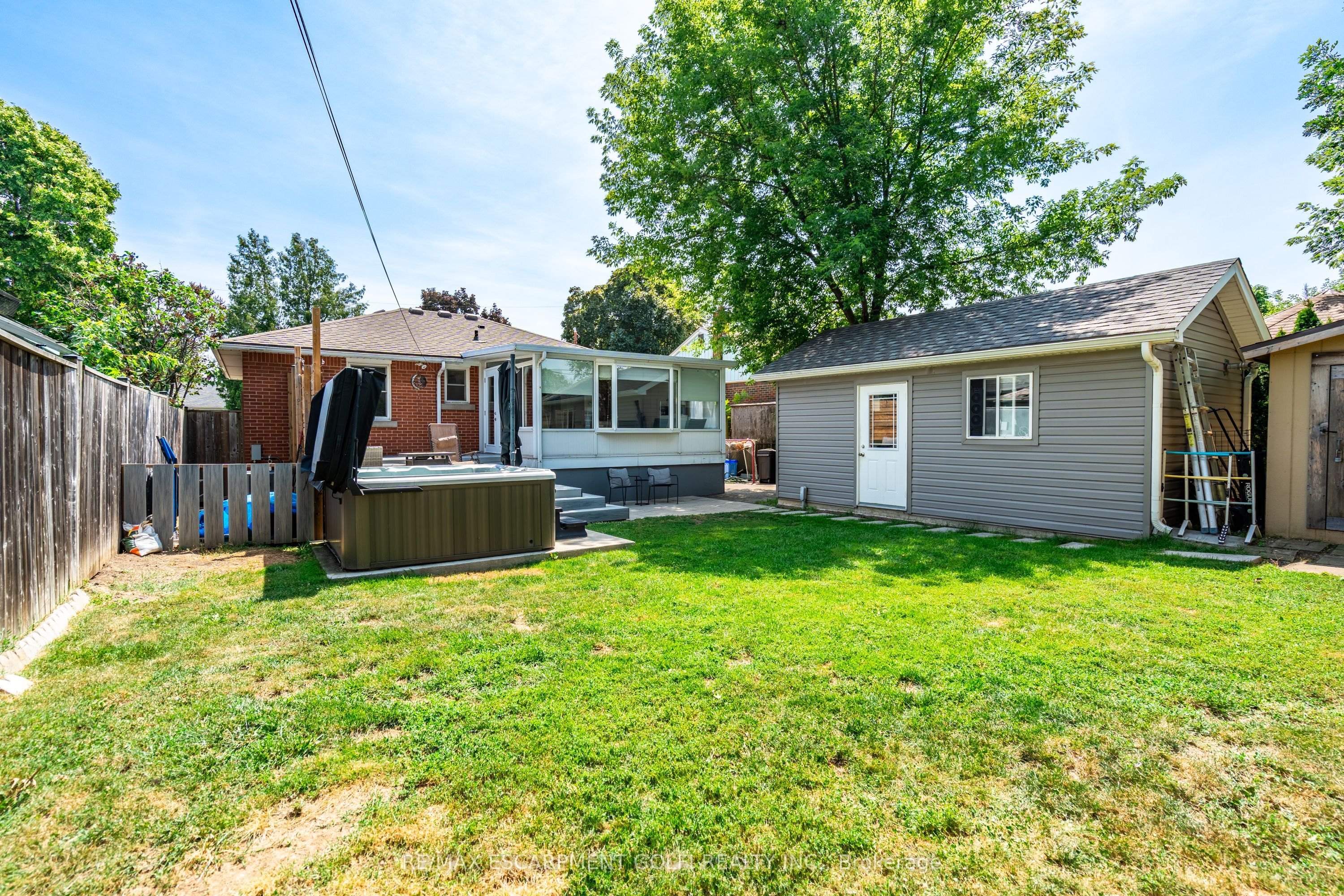 199 Fernwood Crescent Property Photo 39