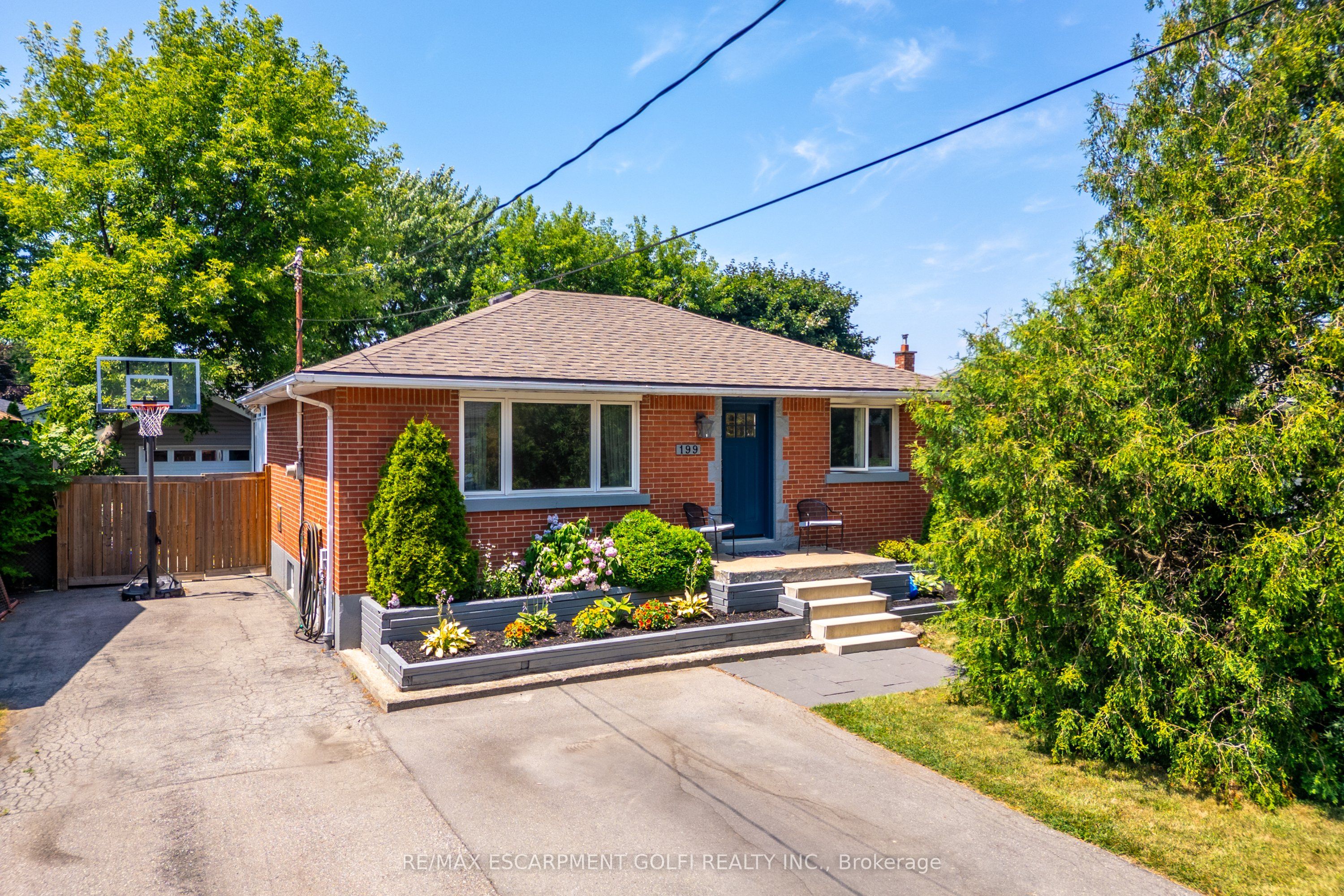 199 Fernwood Crescent Property Photo 40