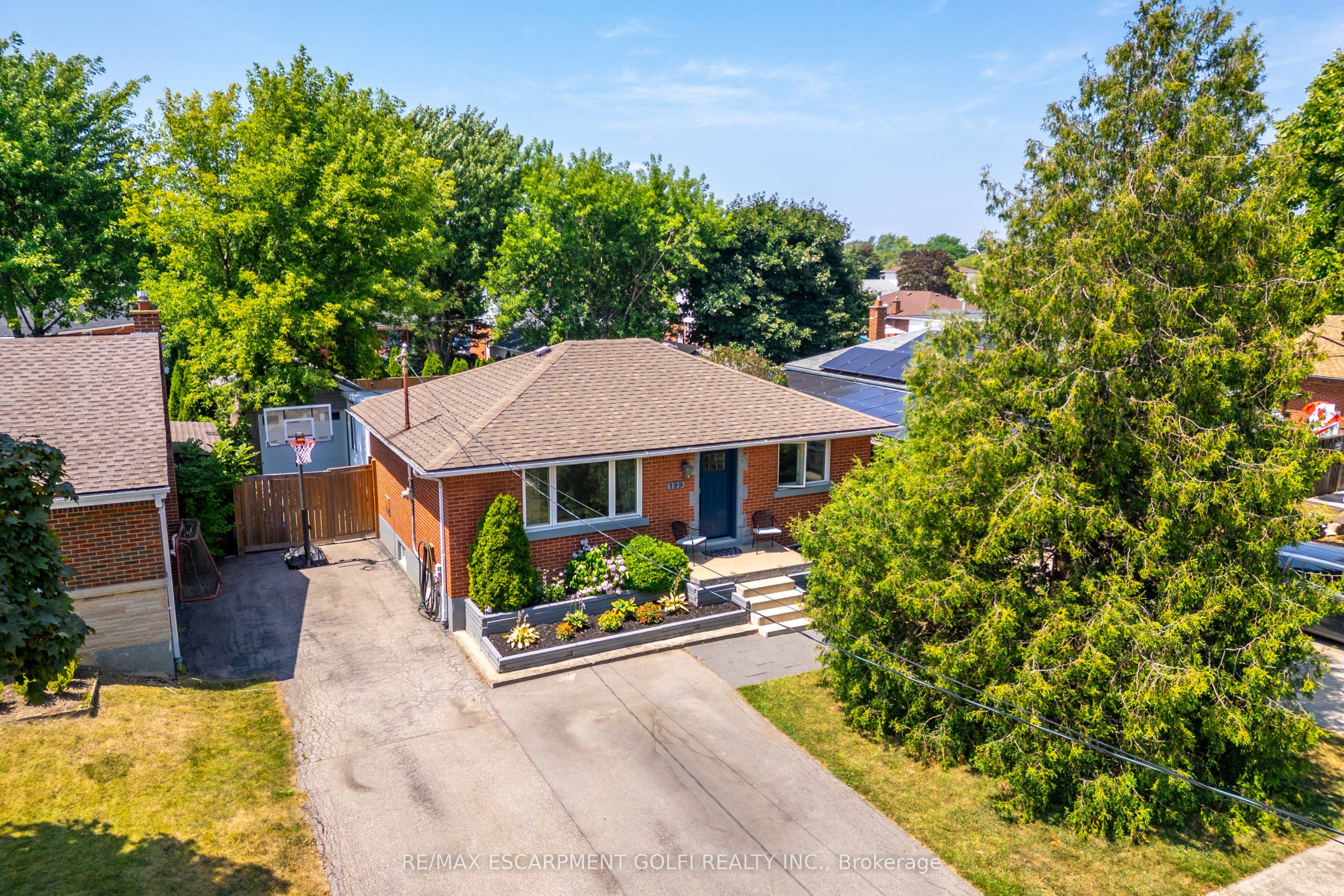 199 Fernwood Crescent Property Photo 41