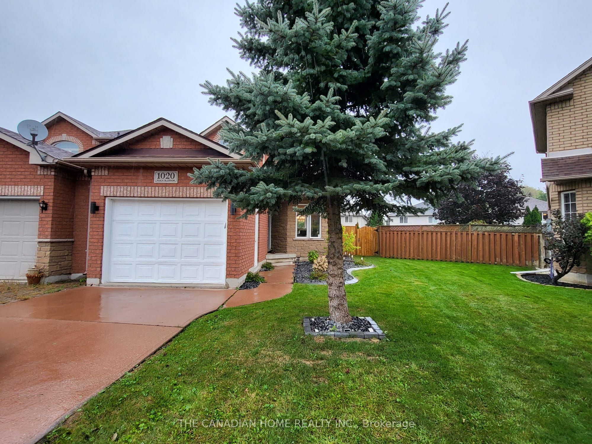 1020 Peach Blossom Crescent N Property Photo 1