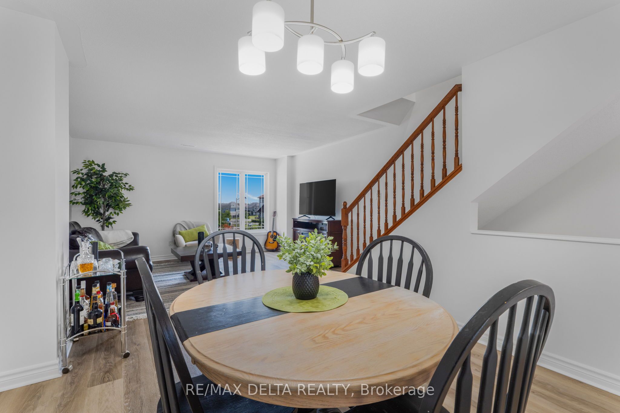 735 Lakeridge Drive E Property Photo 11