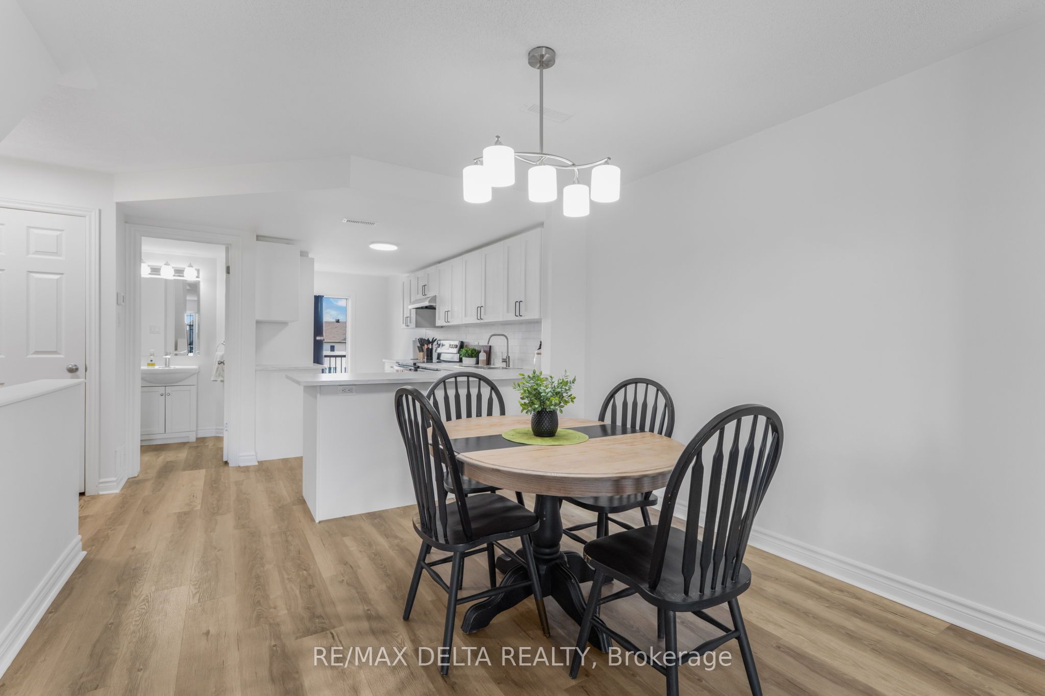 735 Lakeridge Drive E Property Photo 12