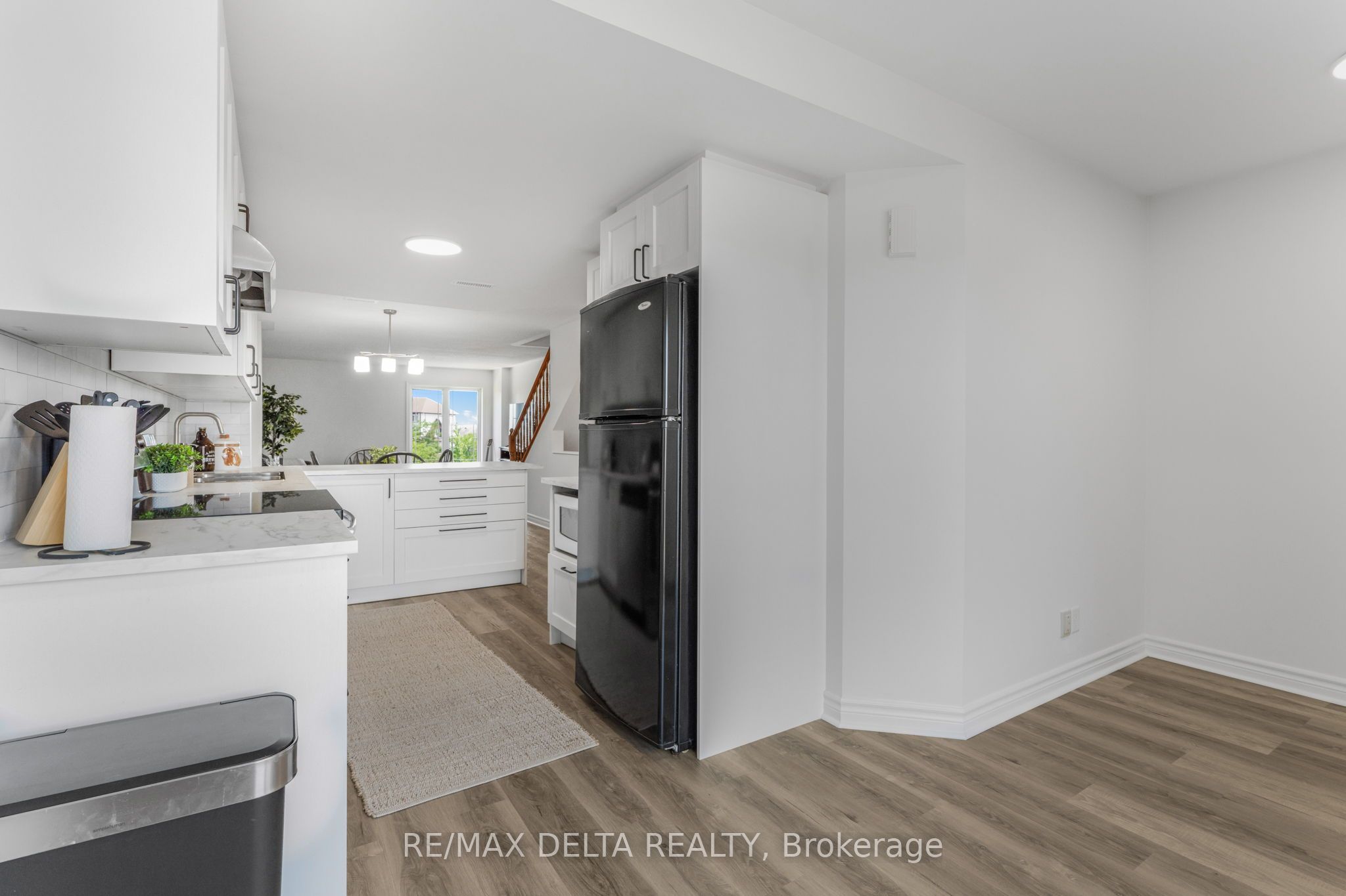 735 Lakeridge Drive E Property Photo 13