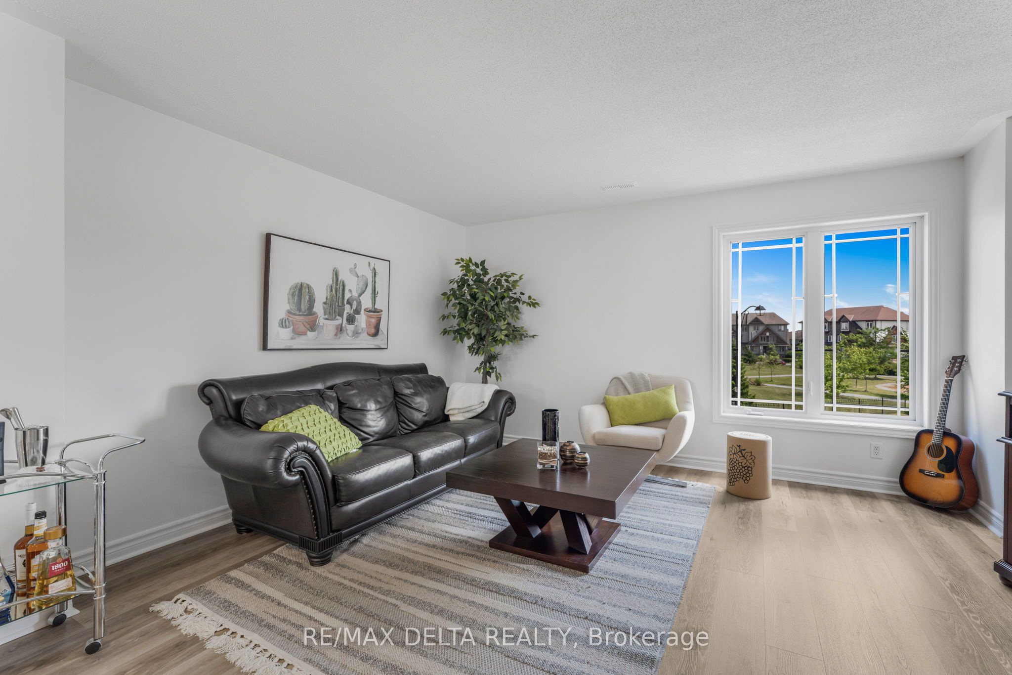 735 Lakeridge Drive E Property Photo 14