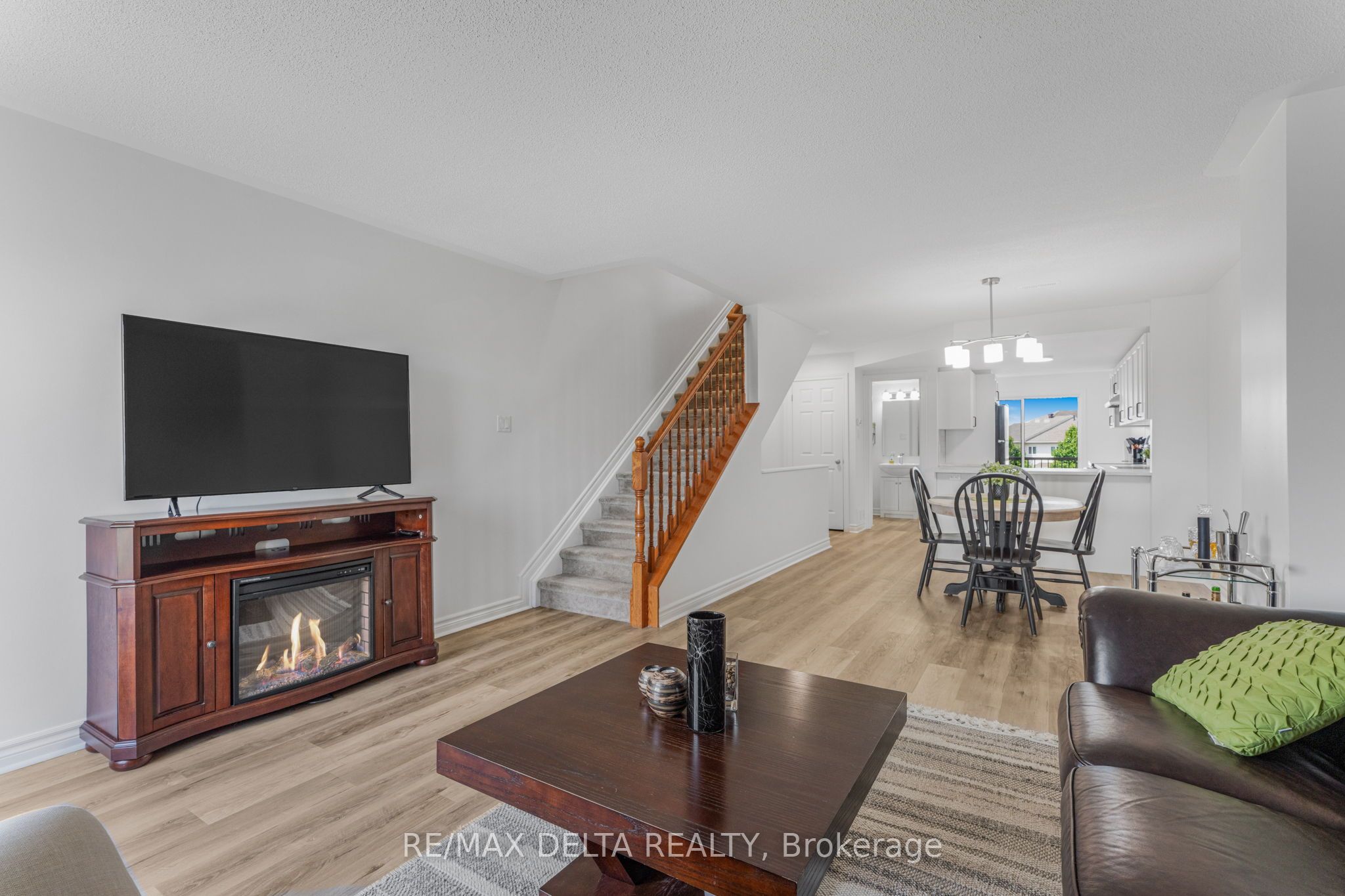 735 Lakeridge Drive E Property Photo 16