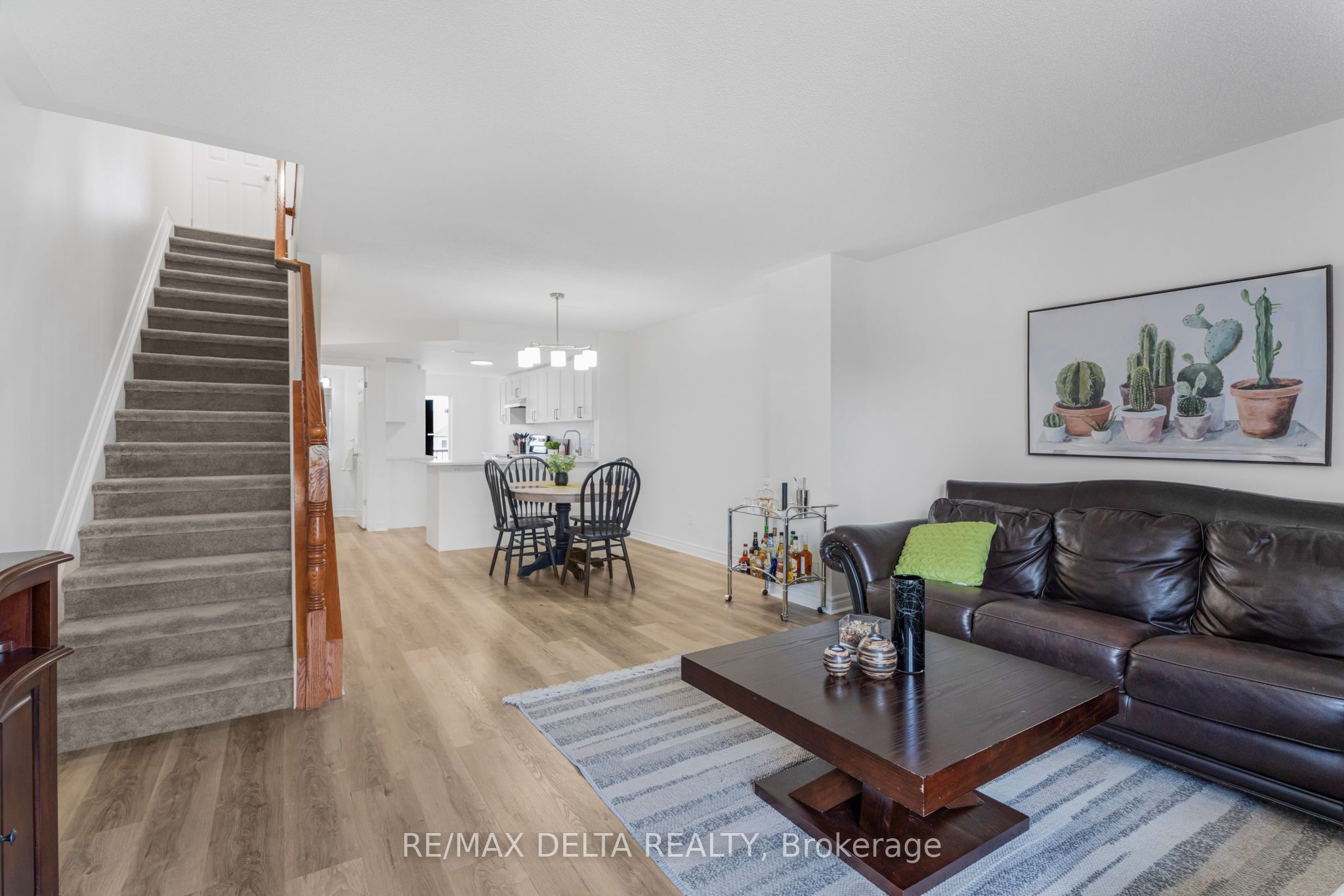 735 Lakeridge Drive E Property Photo 17