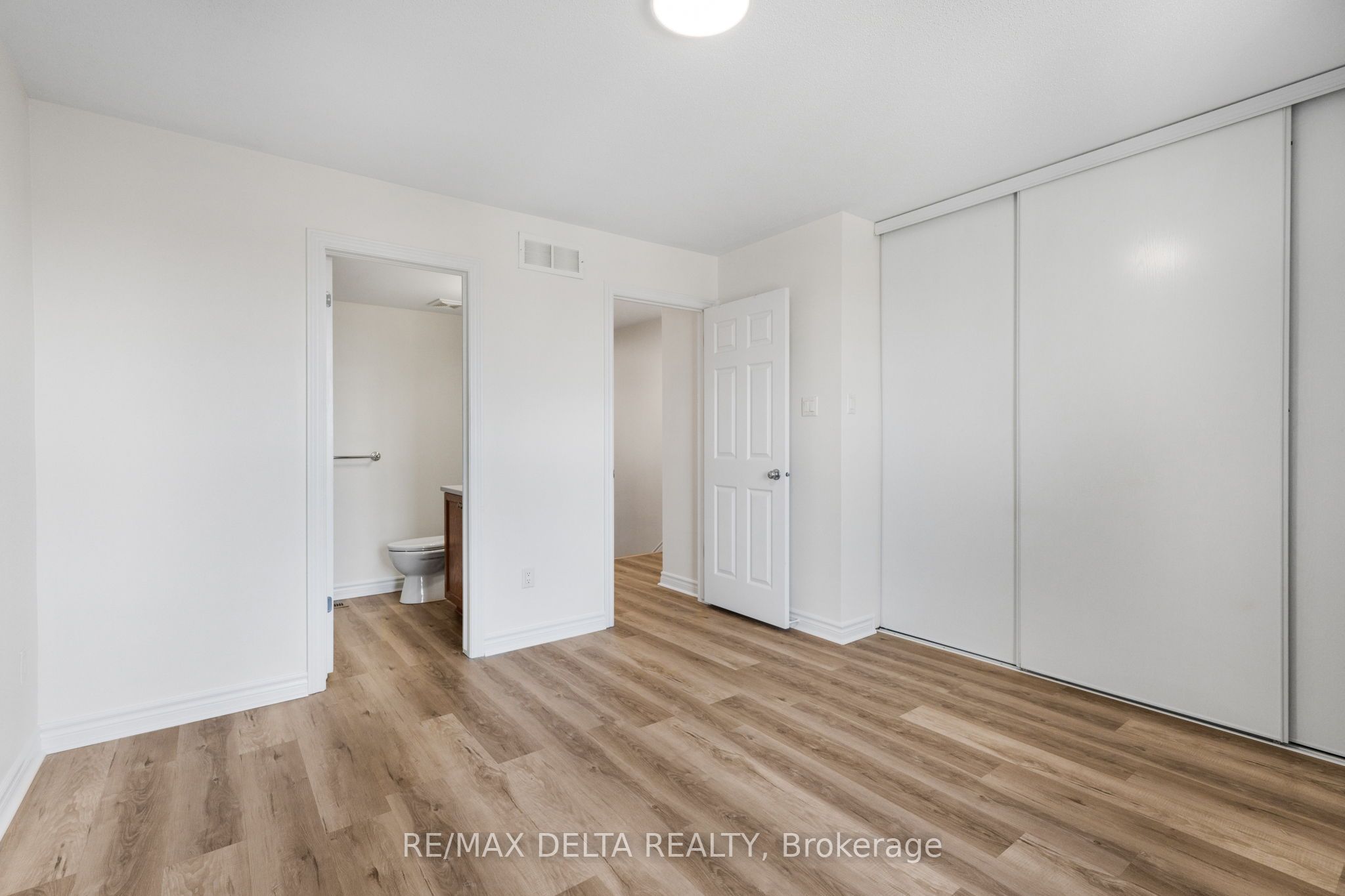 735 Lakeridge Drive E Property Photo 19