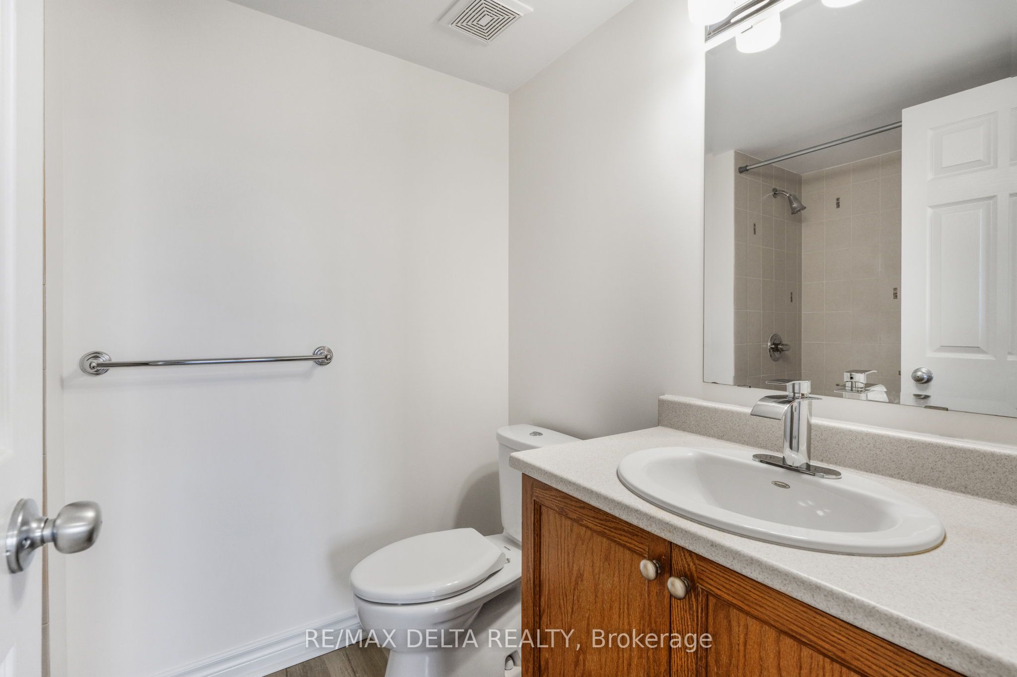 735 Lakeridge Drive E Property Photo 20