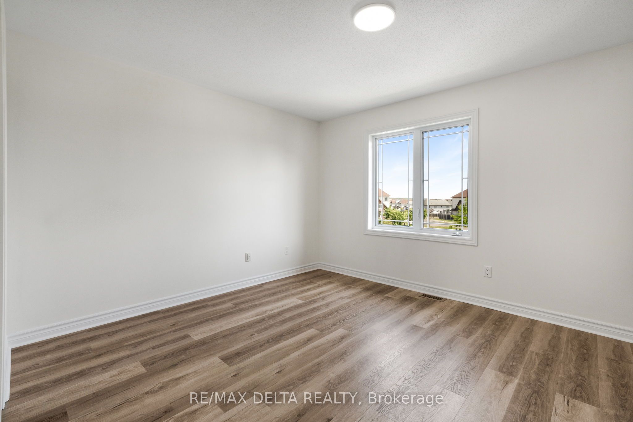 735 Lakeridge Drive E Property Photo 22