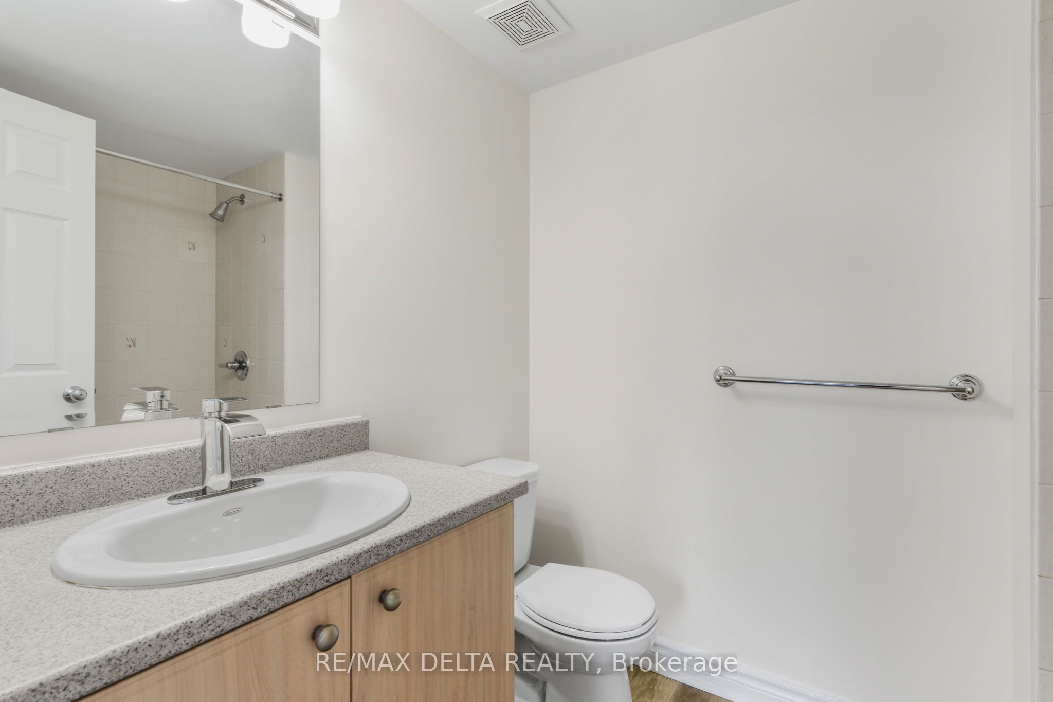 735 Lakeridge Drive E Property Photo 24