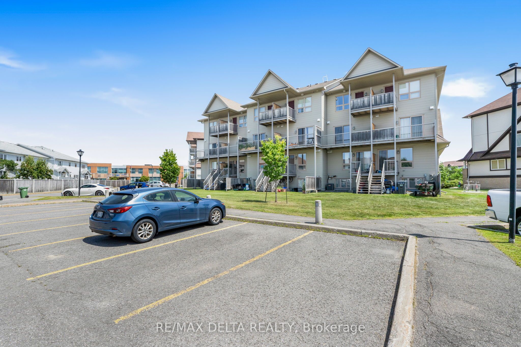 735 Lakeridge Drive E Property Photo 27