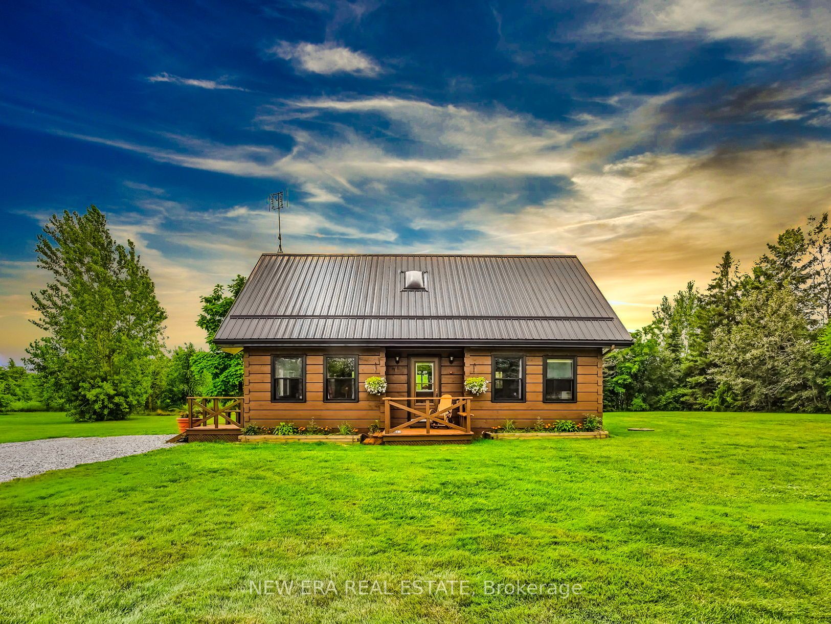 526 2nd Line Property Photo 1