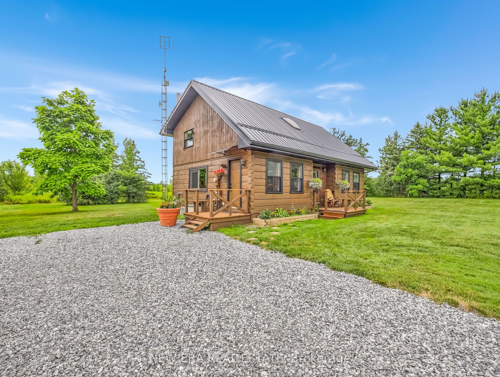 526 2nd Line Property Photo 3