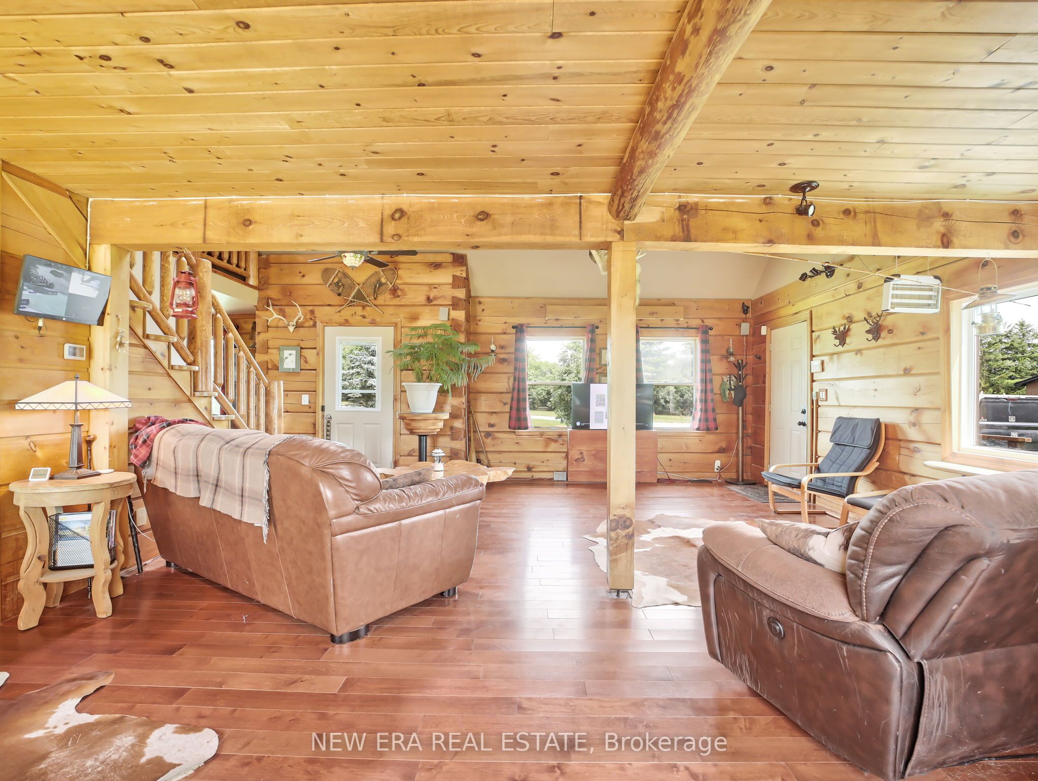 526 2nd Line Property Photo 6