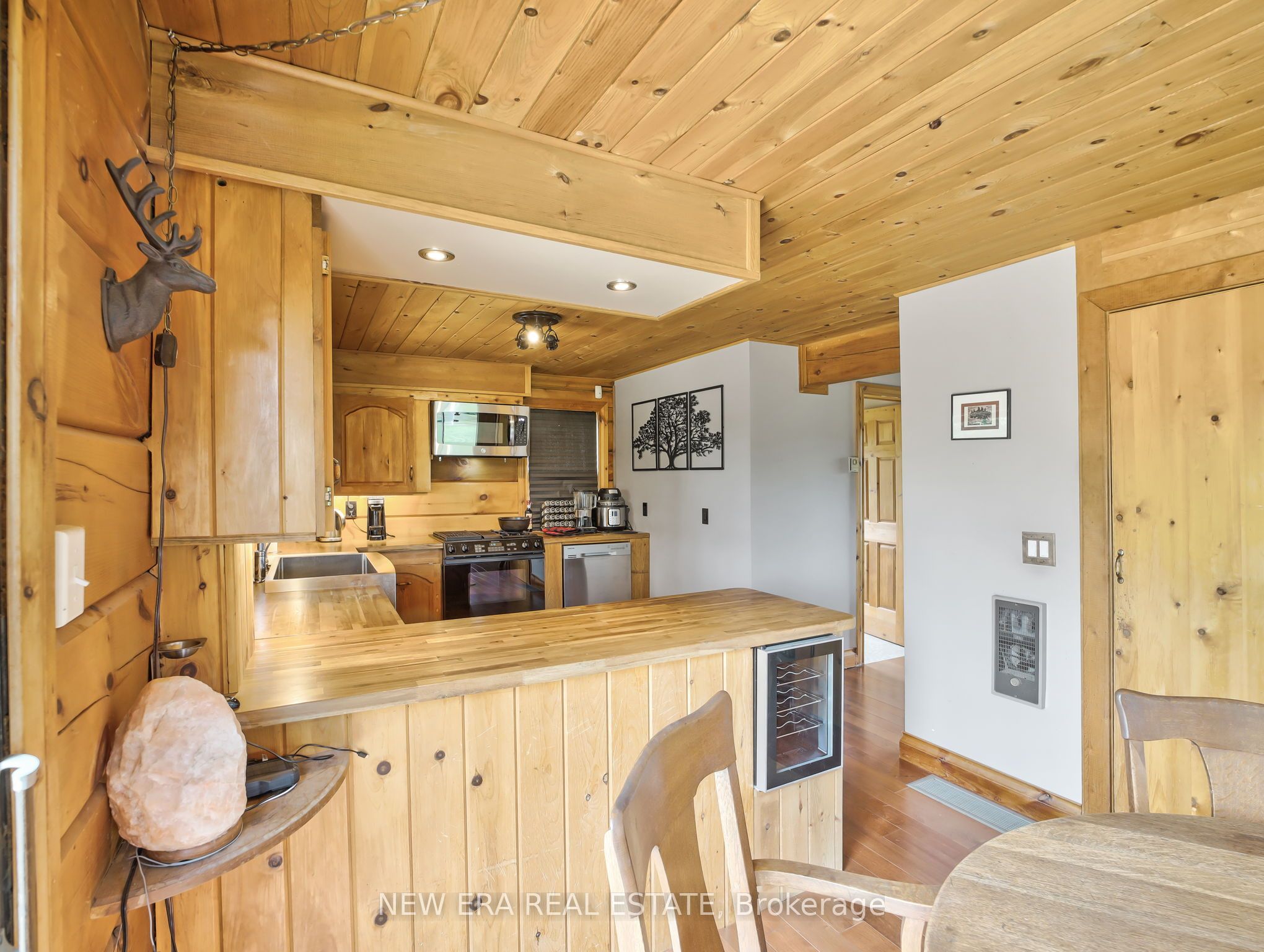 526 2nd Line Property Photo 9