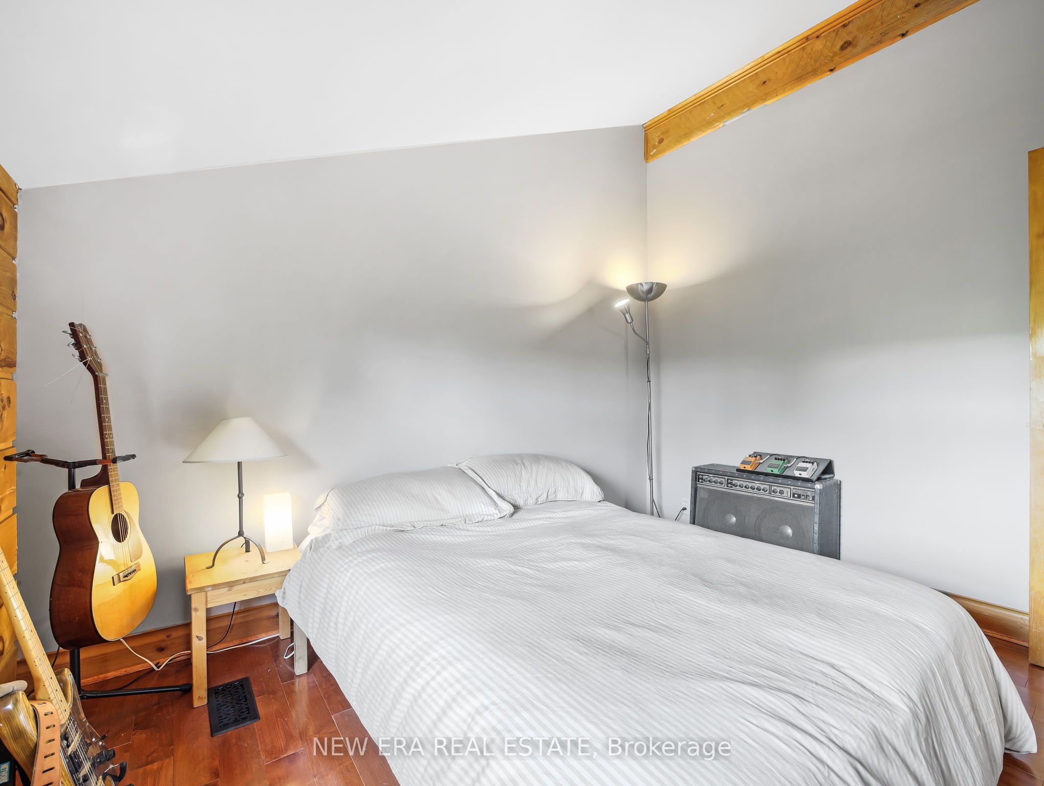 526 2nd Line Property Photo 19