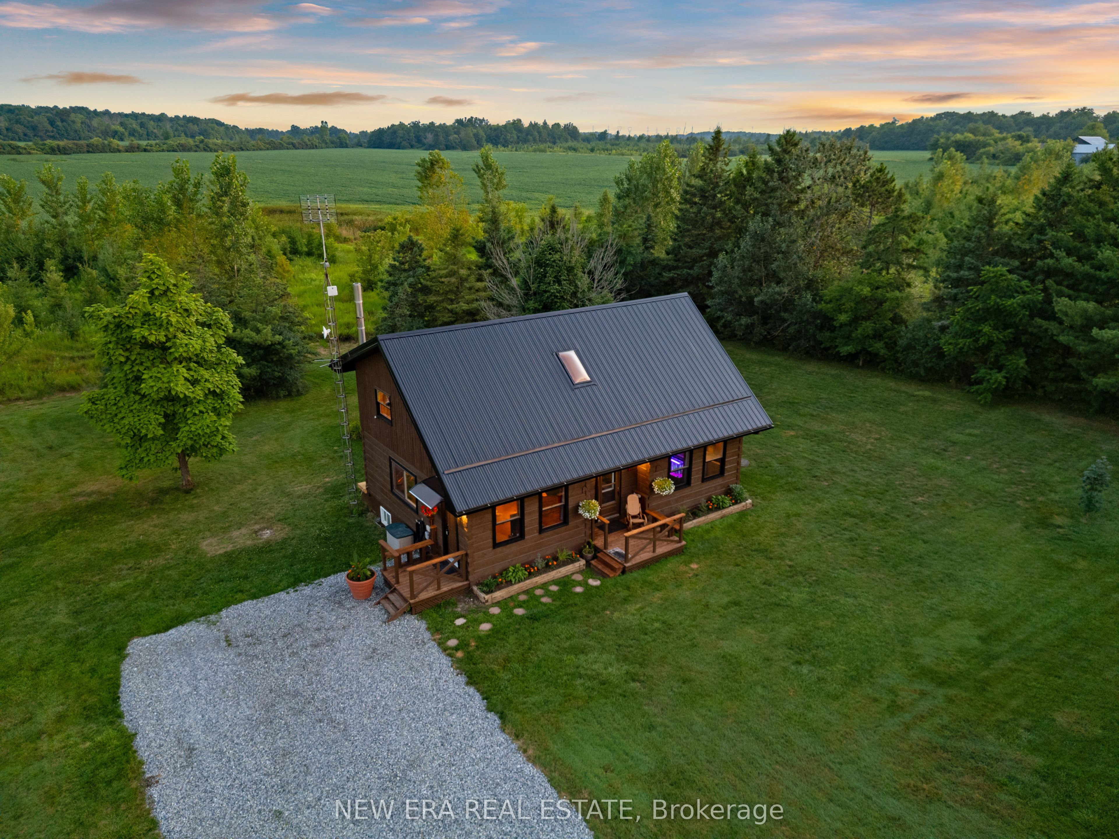 526 2nd Line Property Photo 34