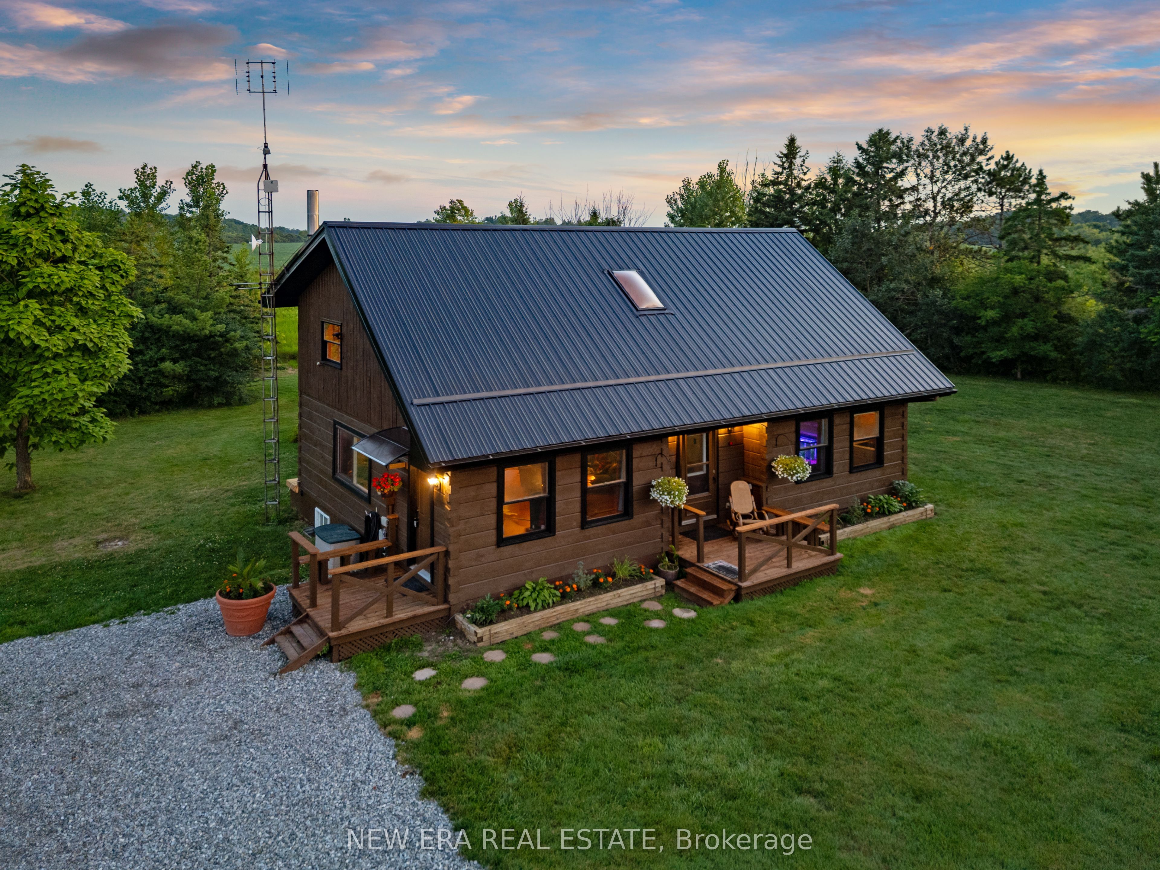 526 2nd Line Property Photo 35