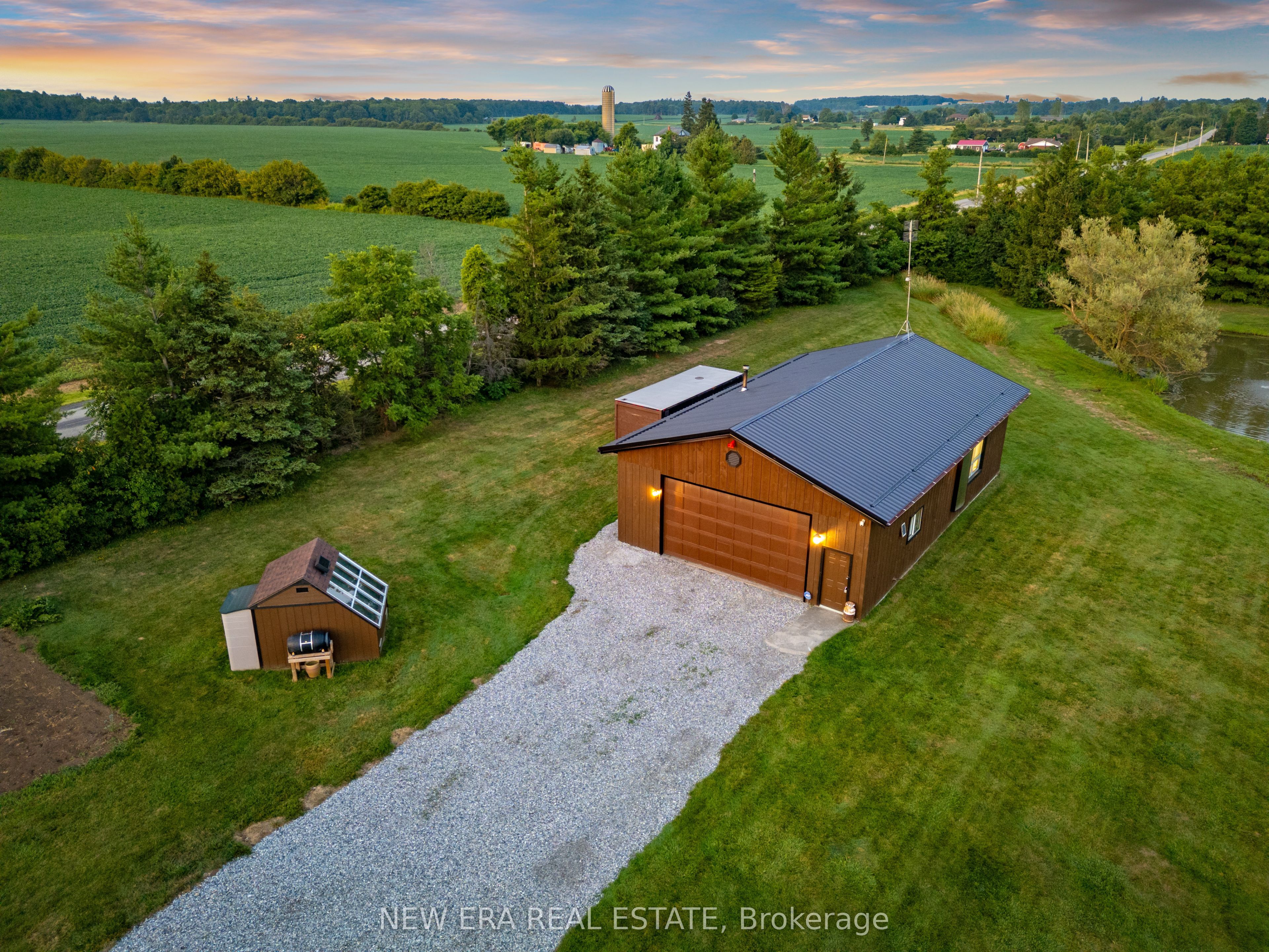 526 2nd Line Property Photo 37
