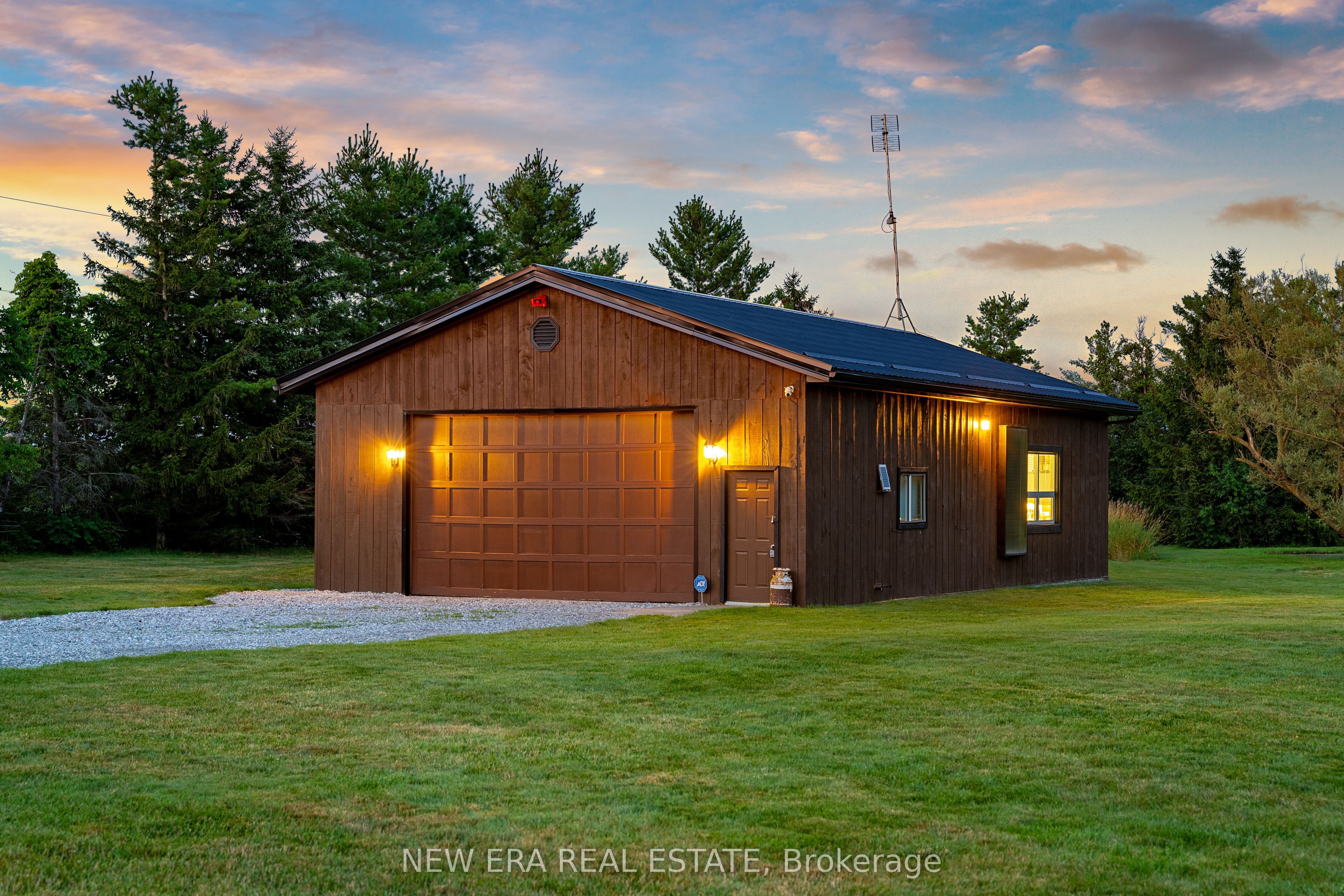 526 2nd Line Property Photo 48