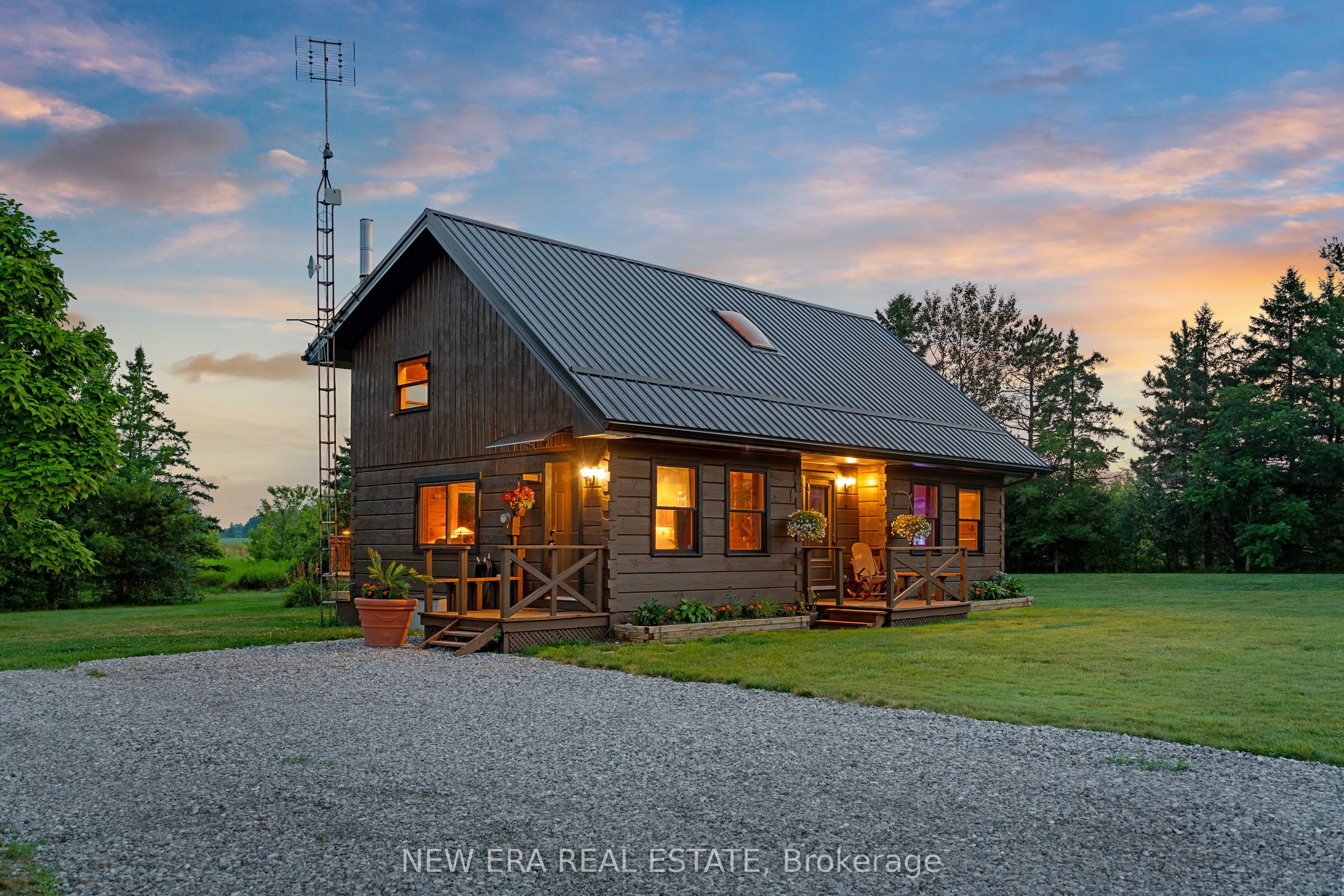 526 2nd Line Property Photo 49