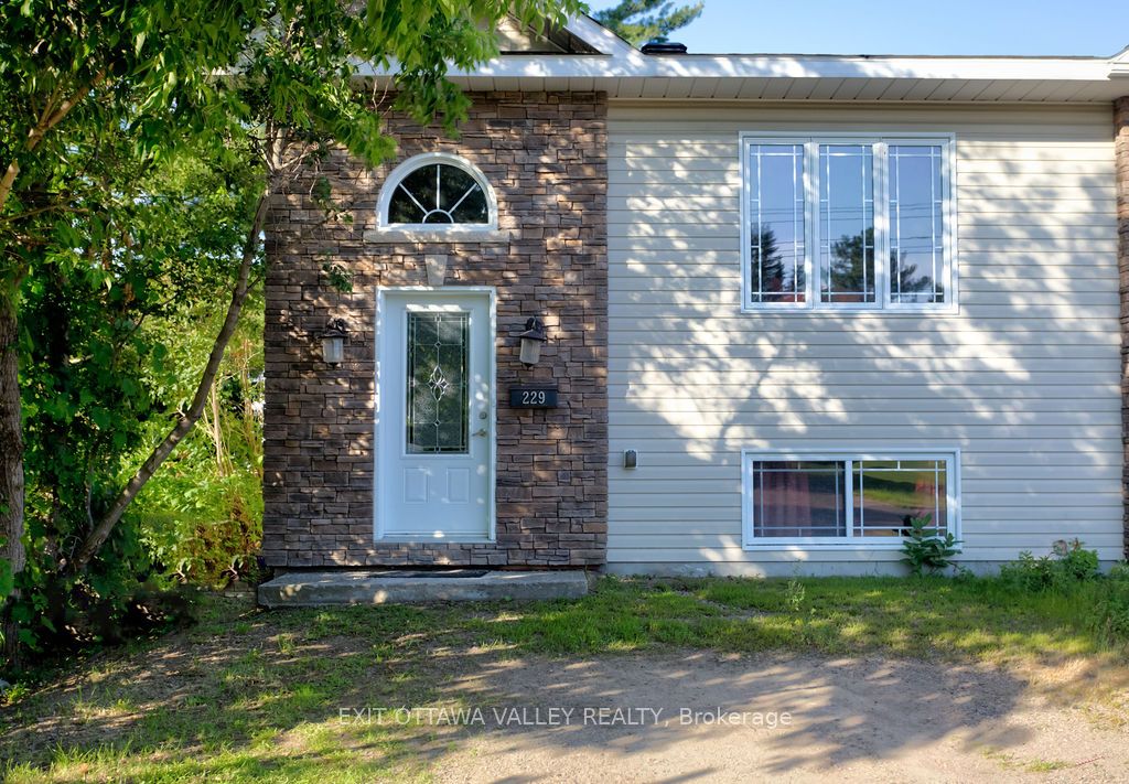 229 Everett Street Property Photo 1