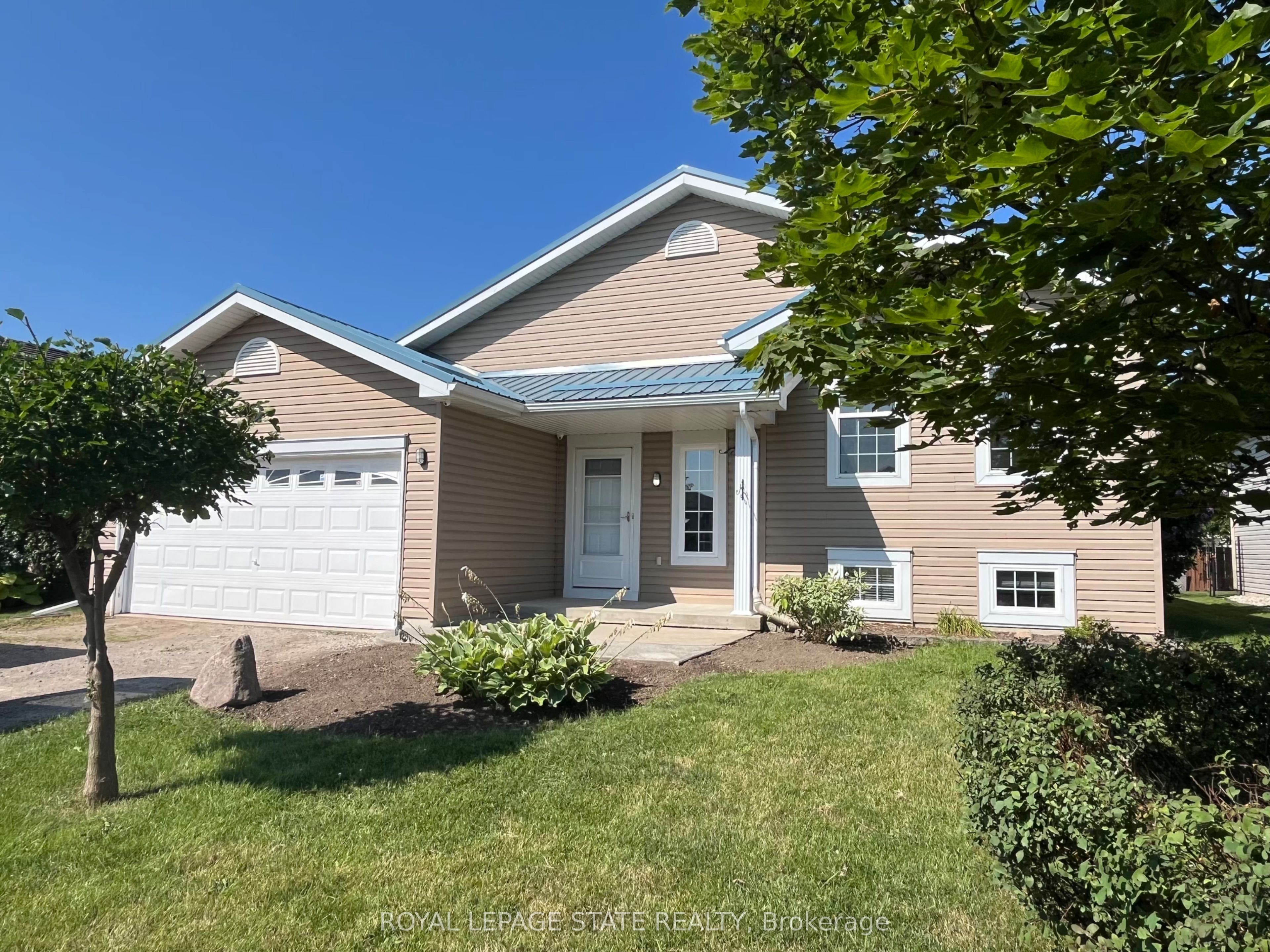 17 Mapleview Drive Property Photo 1