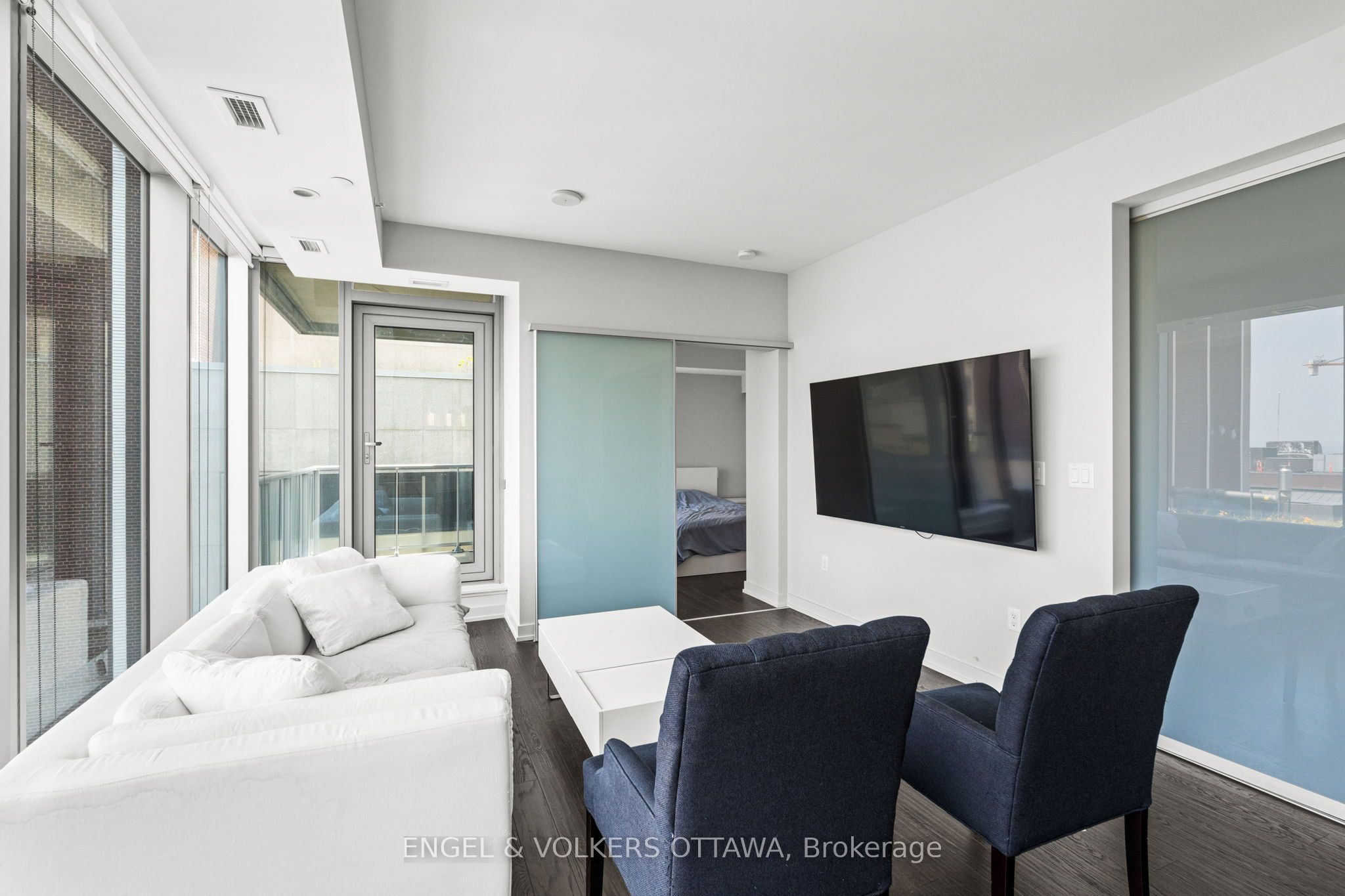 101 Queen Street 807 Property Photo 23