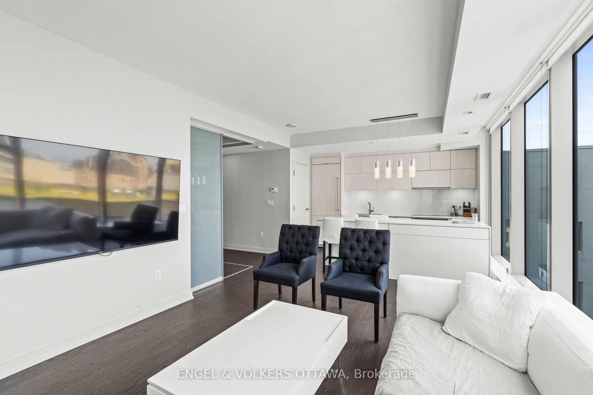 101 Queen Street 807 Property Photo 24