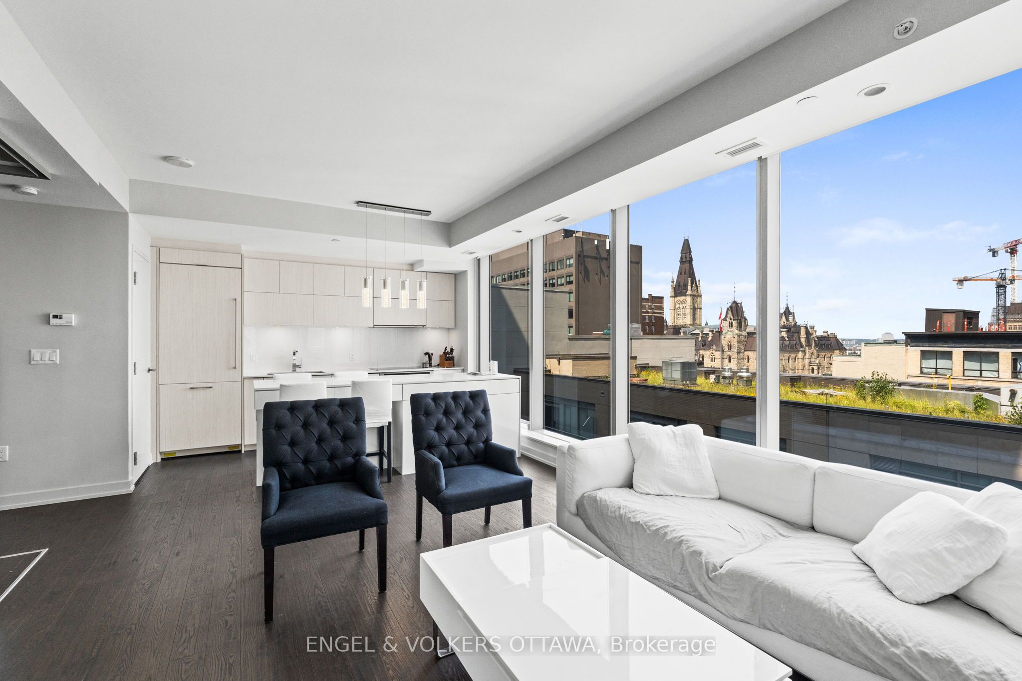 101 Queen Street 807 Property Photo 25
