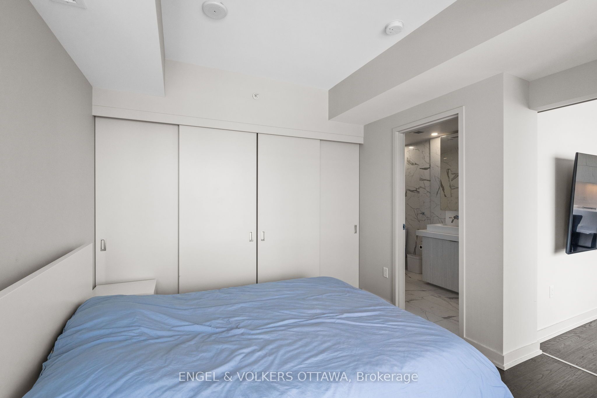 101 Queen Street 807 Property Photo 28