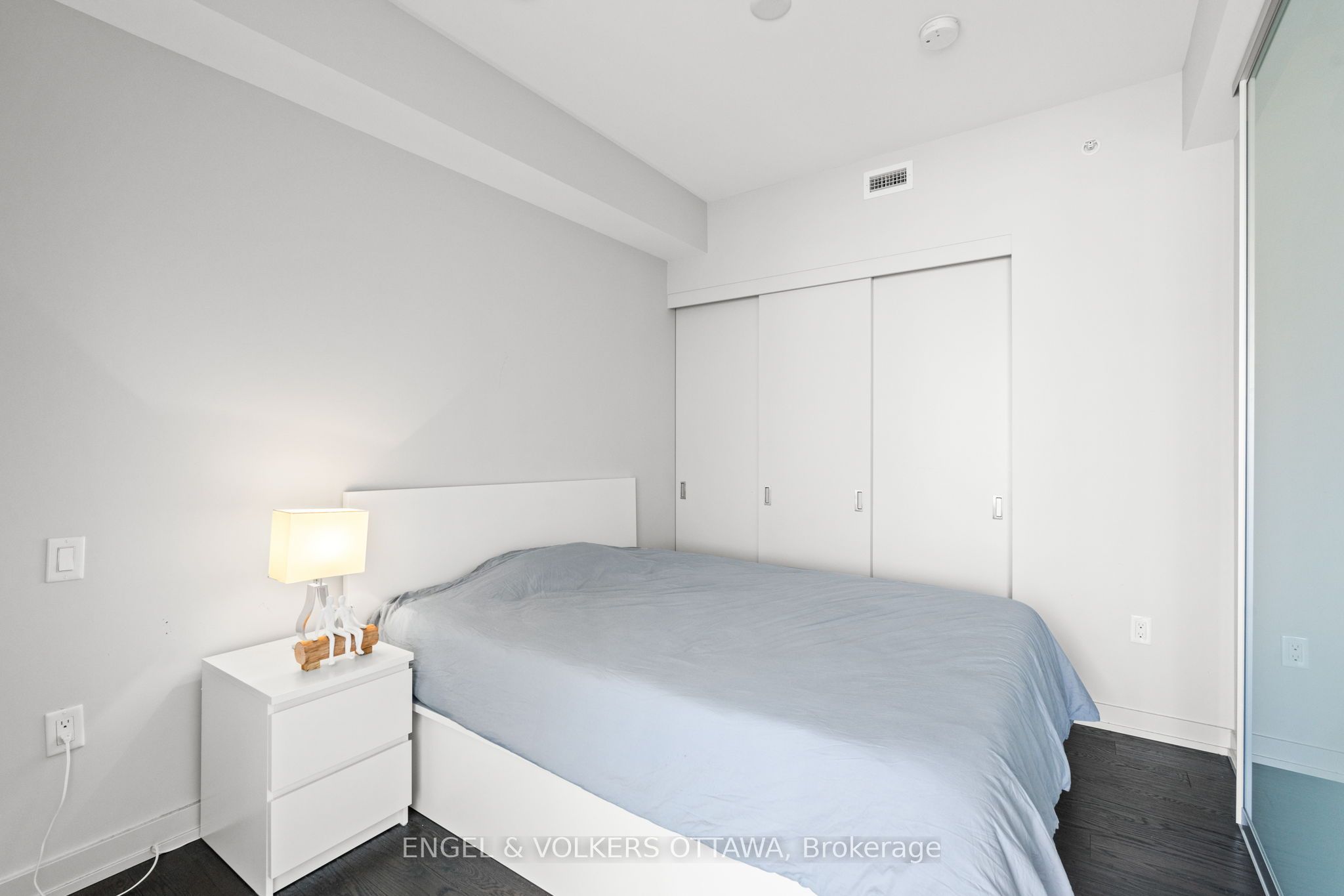 101 Queen Street 807 Property Photo 31