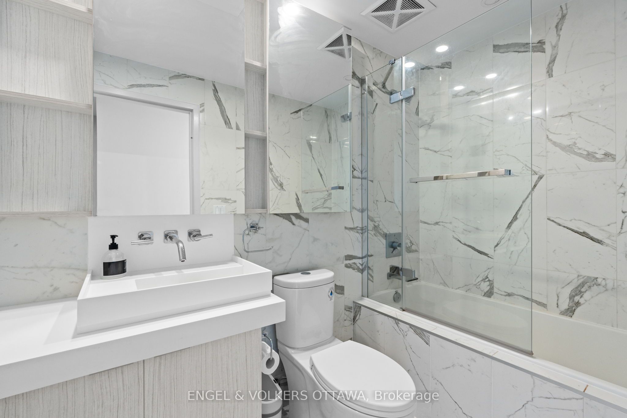 101 Queen Street 807 Property Photo 34