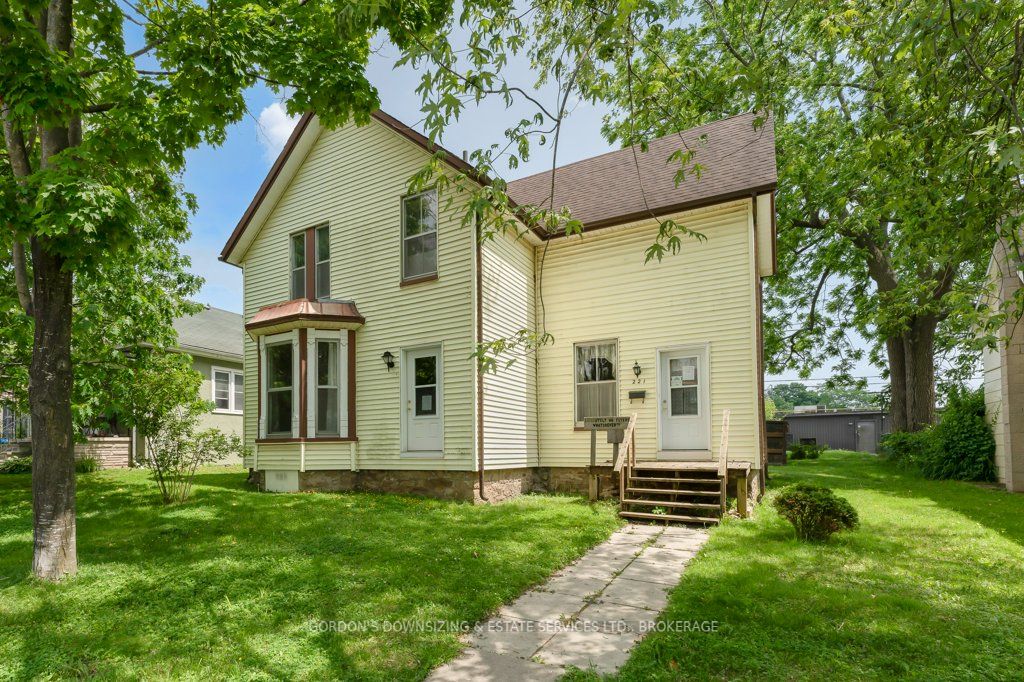 221 Garden Street Property Photo 1