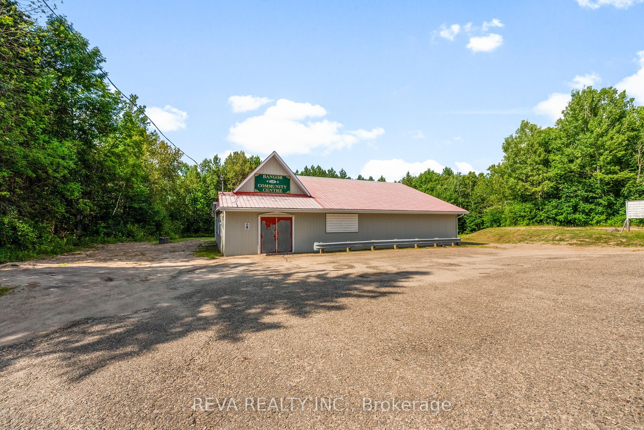 786 Centreview Road Property Photo 1