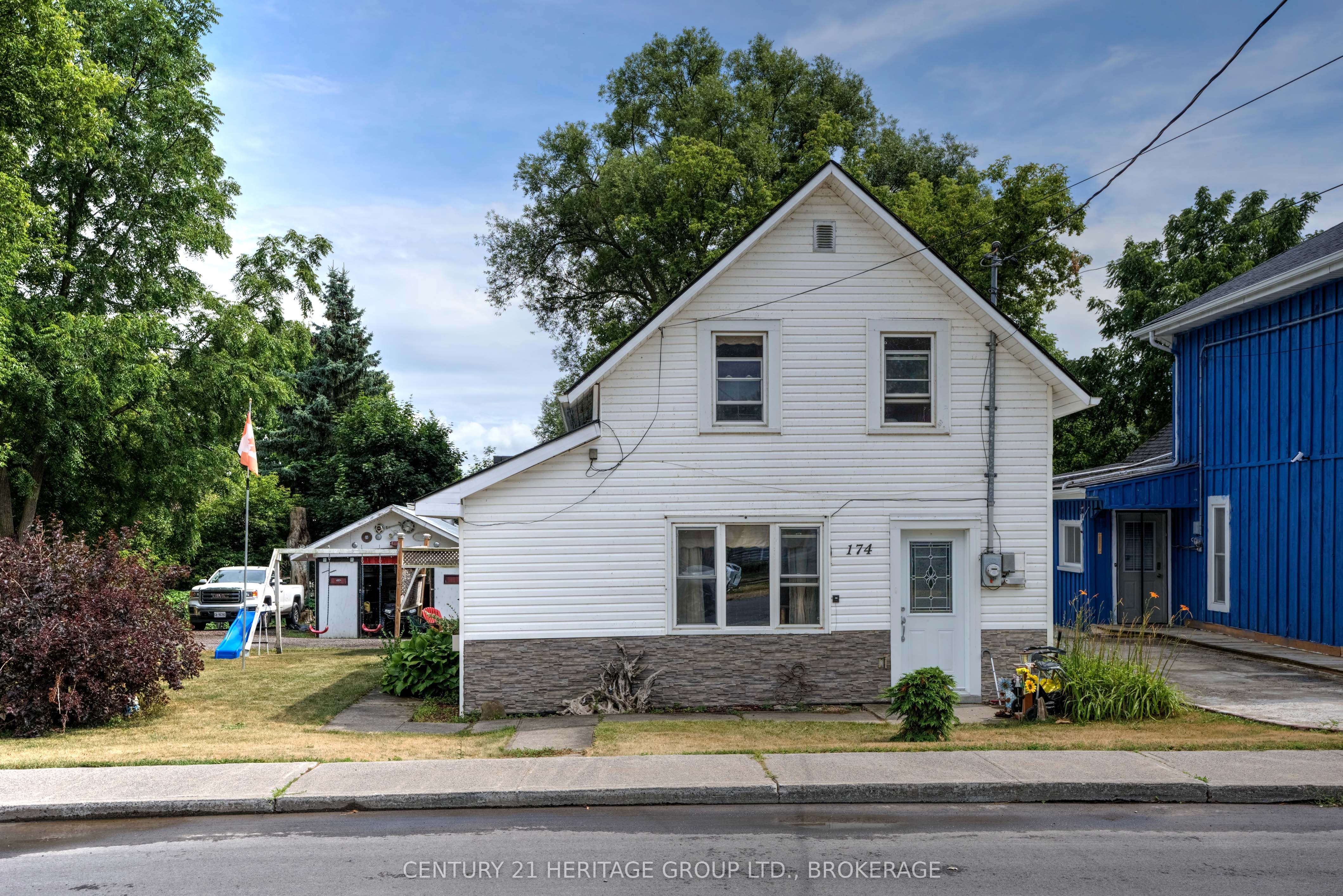 174 Thomas St Property Photo 1