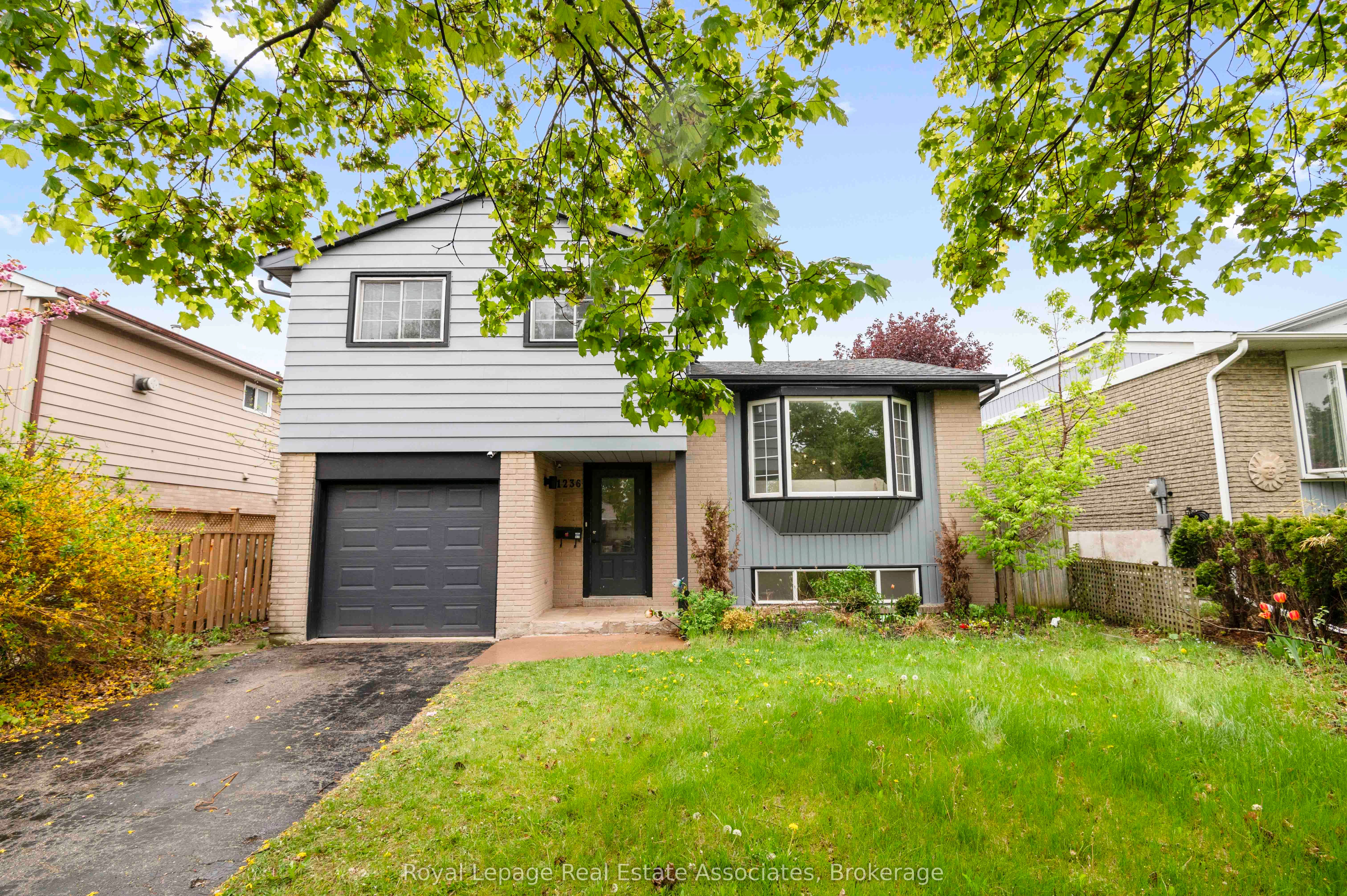 1236 Avonlea Road Property Photo 2