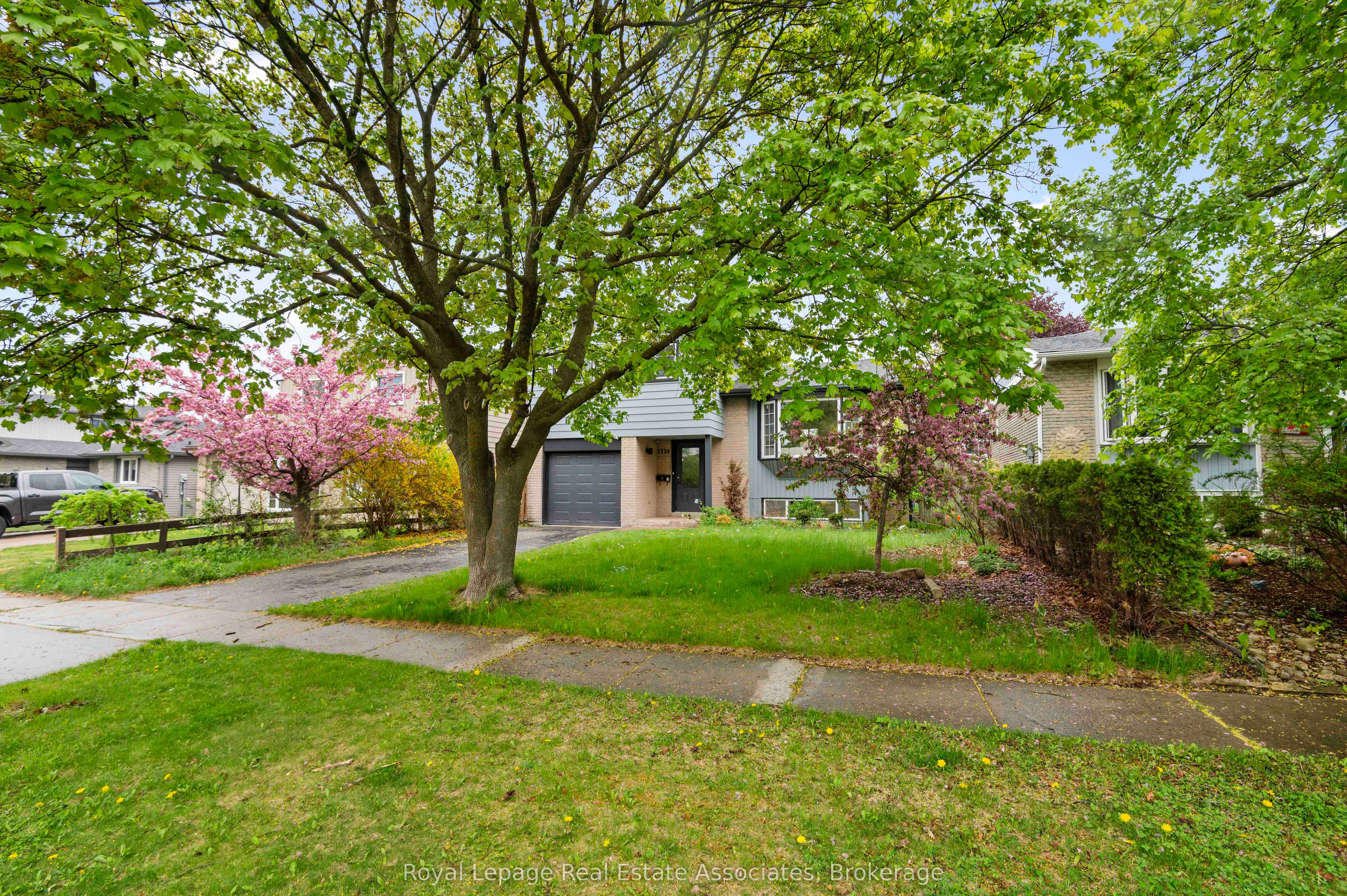 1236 Avonlea Road Property Photo 3