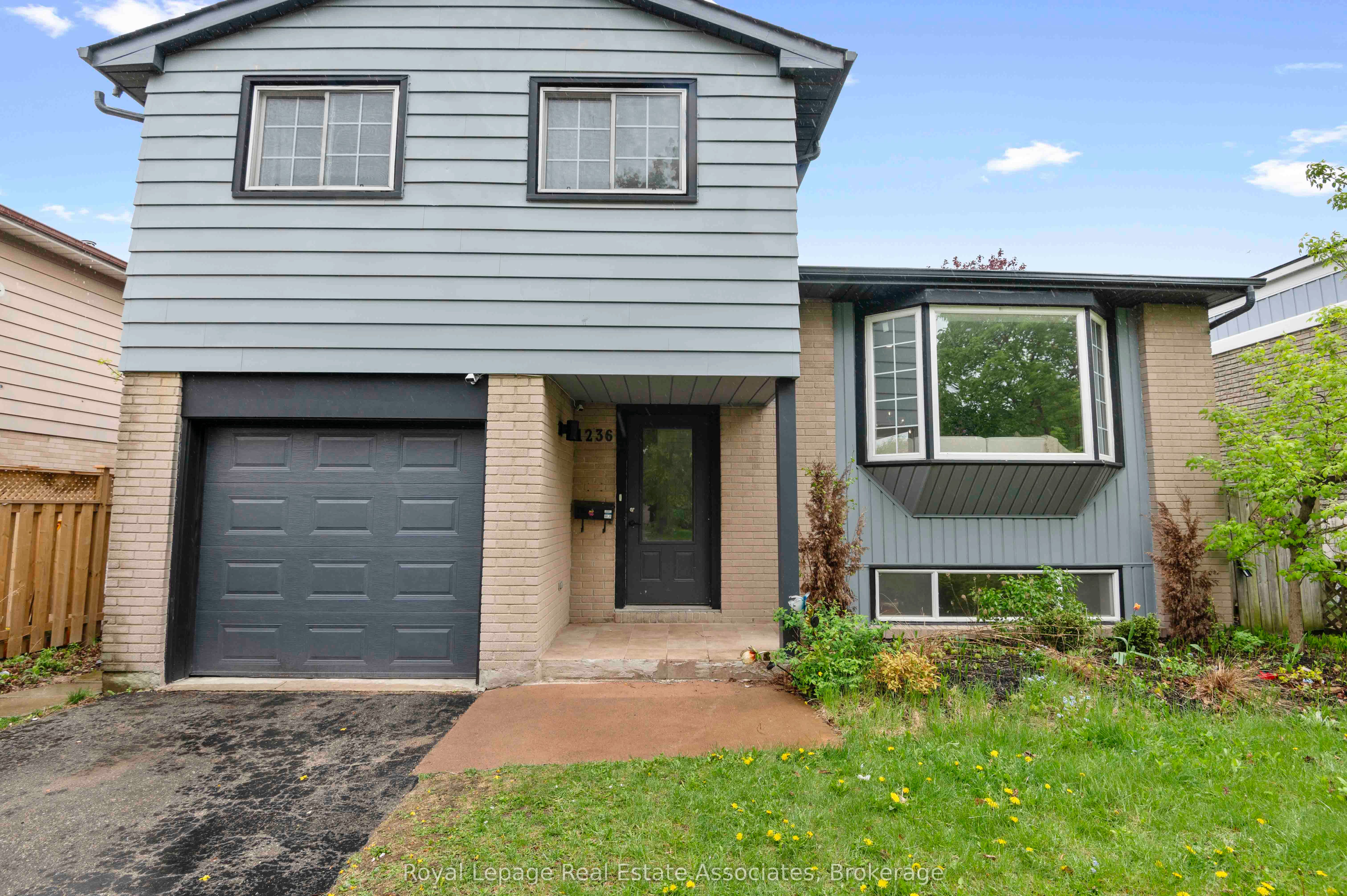 1236 Avonlea Road Property Photo 4