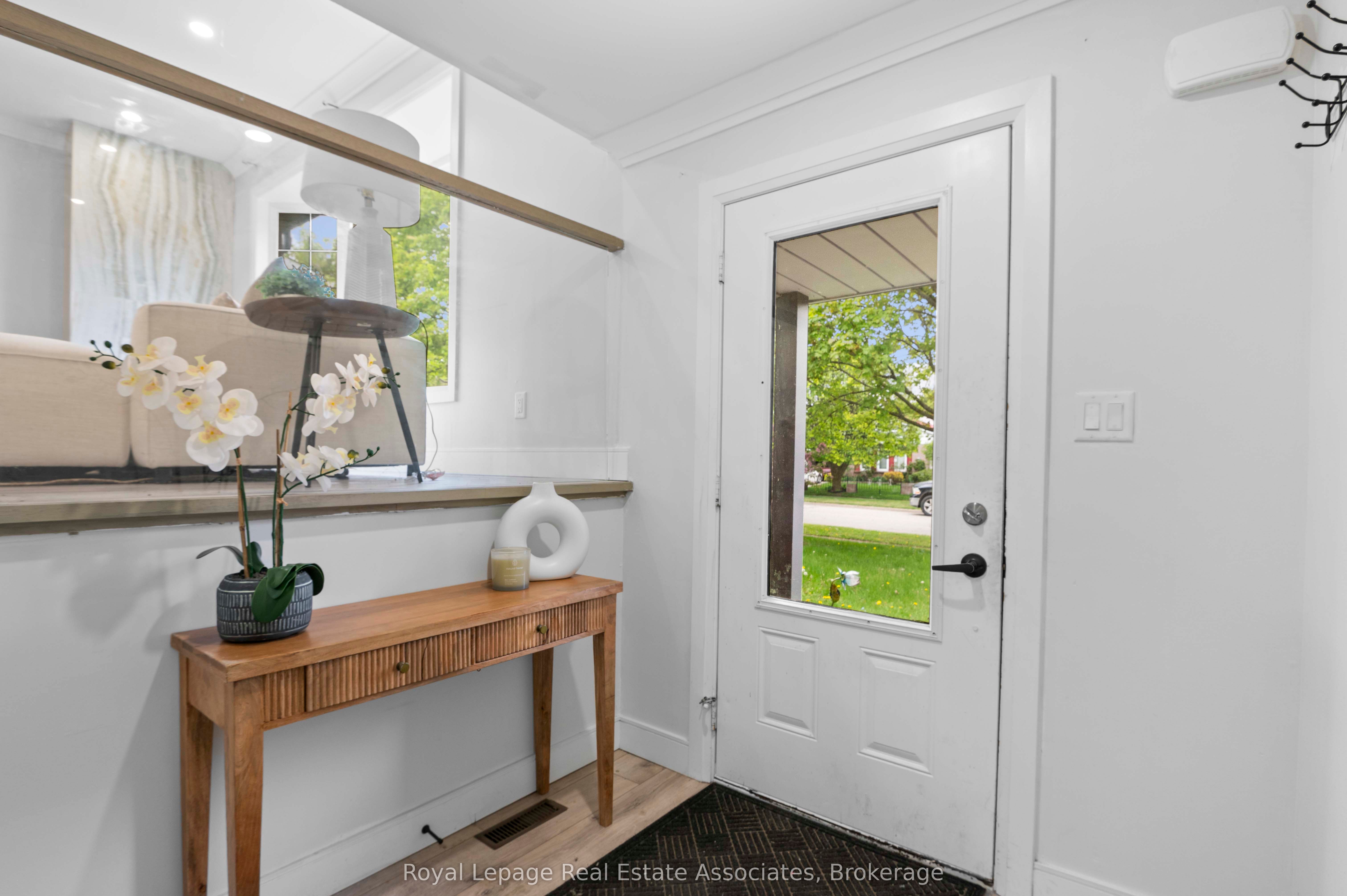 1236 Avonlea Road Property Photo 5