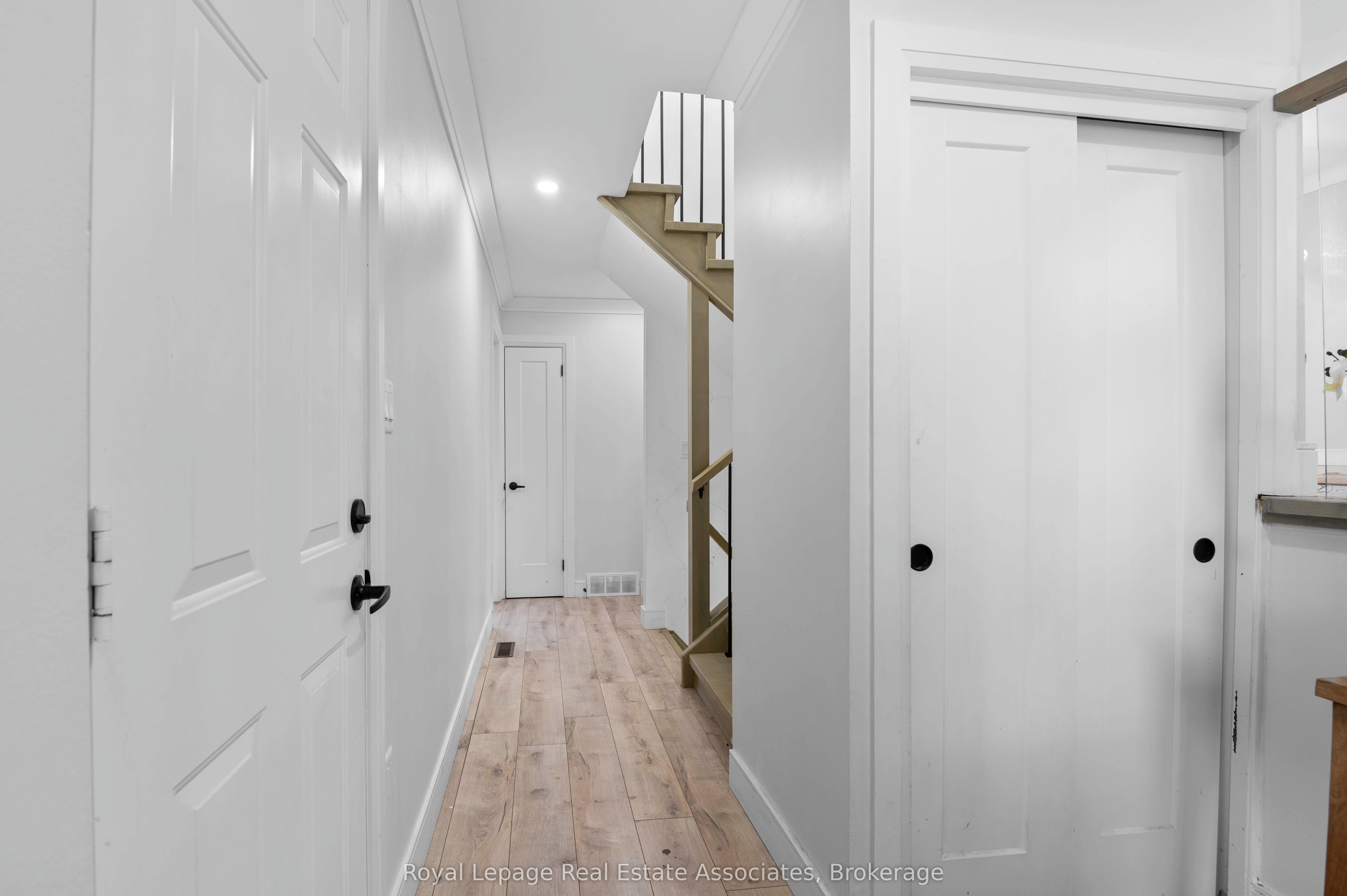 1236 Avonlea Road Property Photo 6