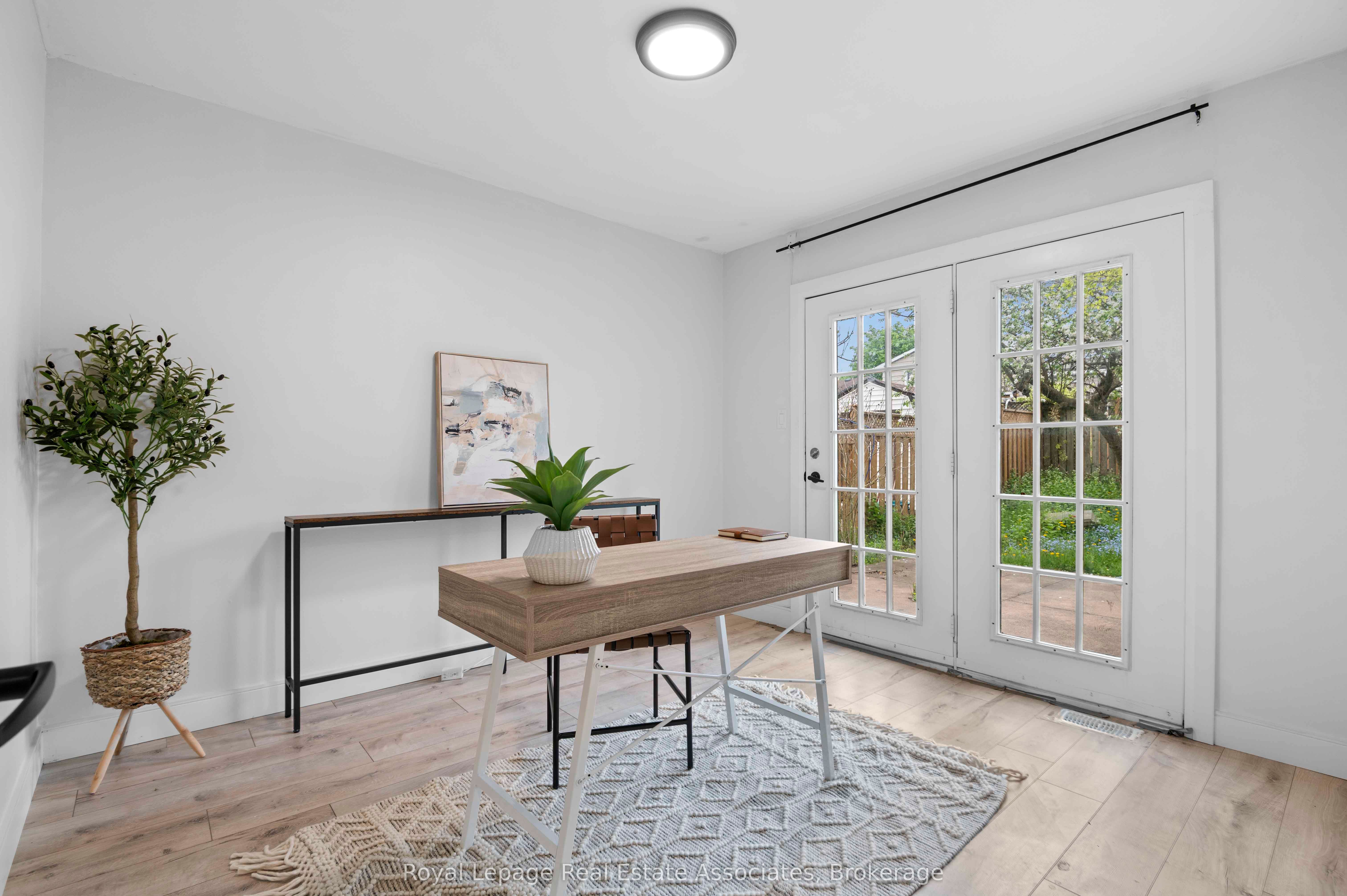 1236 Avonlea Road Property Photo 8